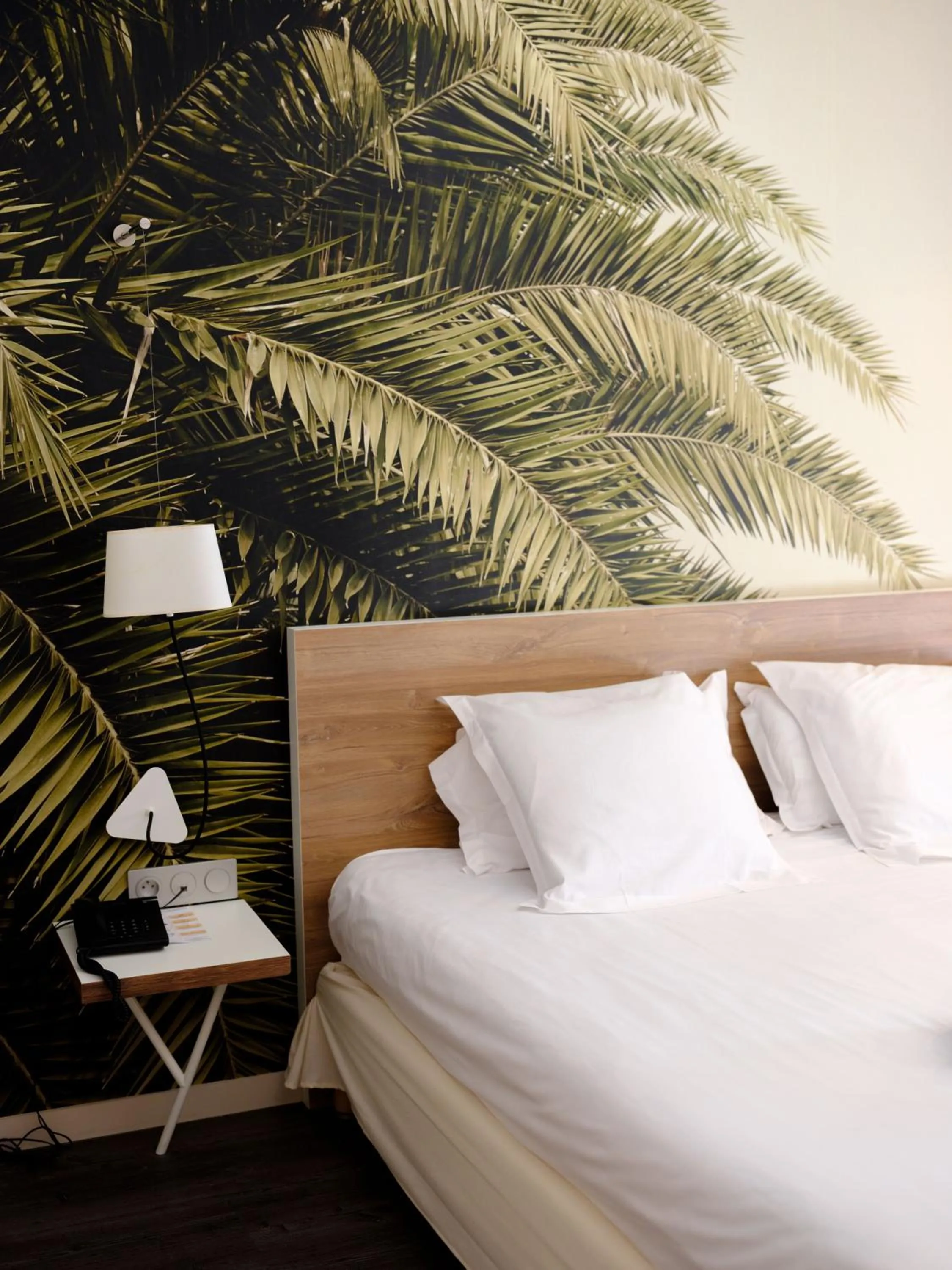 Bed in Logis Hôtel Domaine du Moulin Cavier - Restaurants & Spa