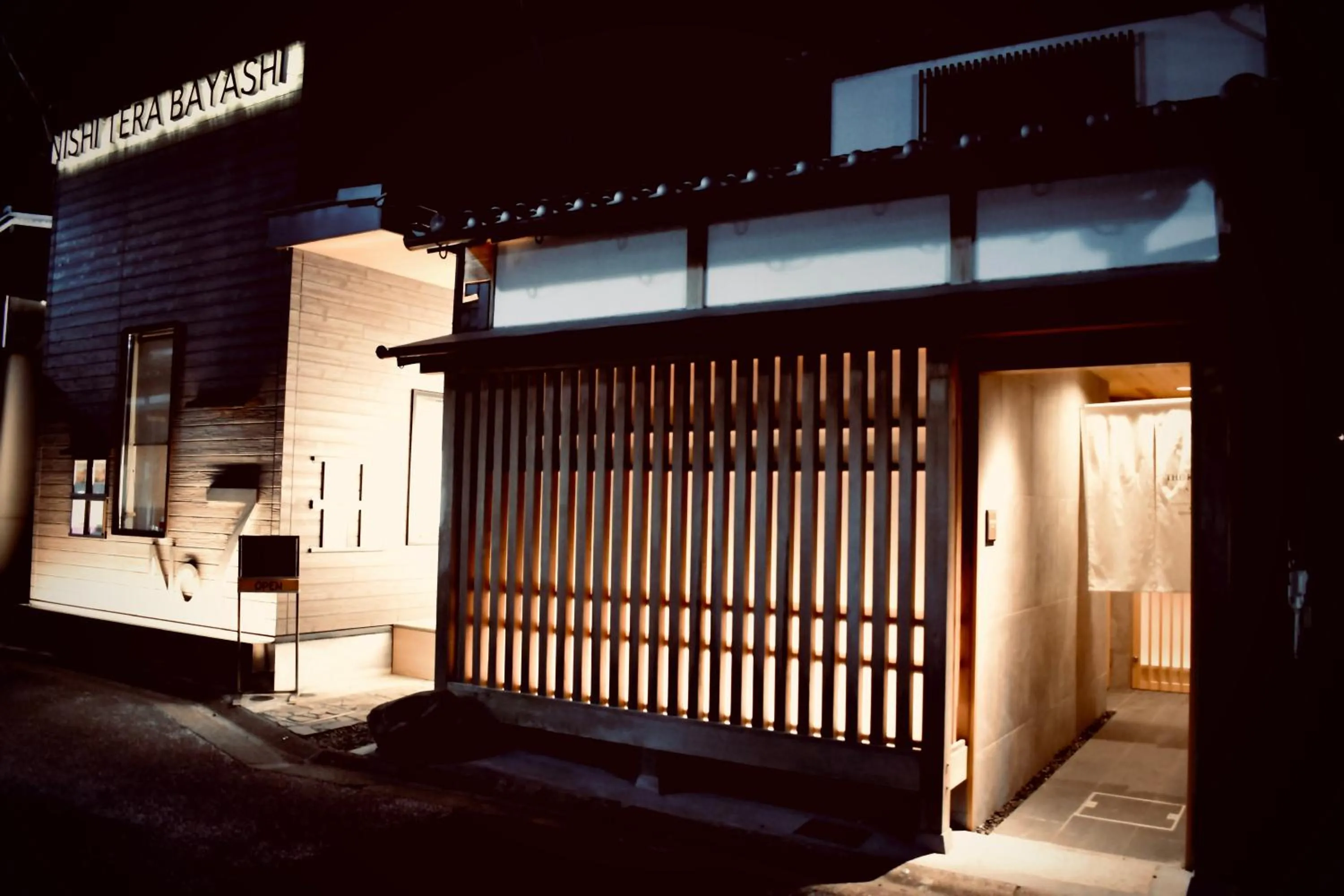 THE KAKU Exclusive suite & Residence