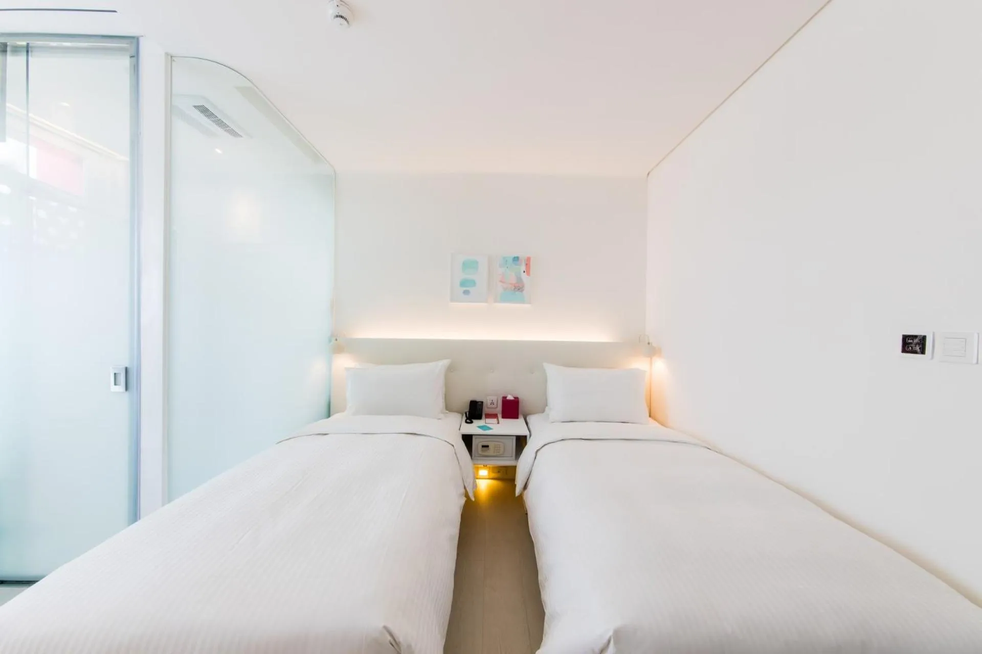 Photo of the whole room in Hotelpoispois