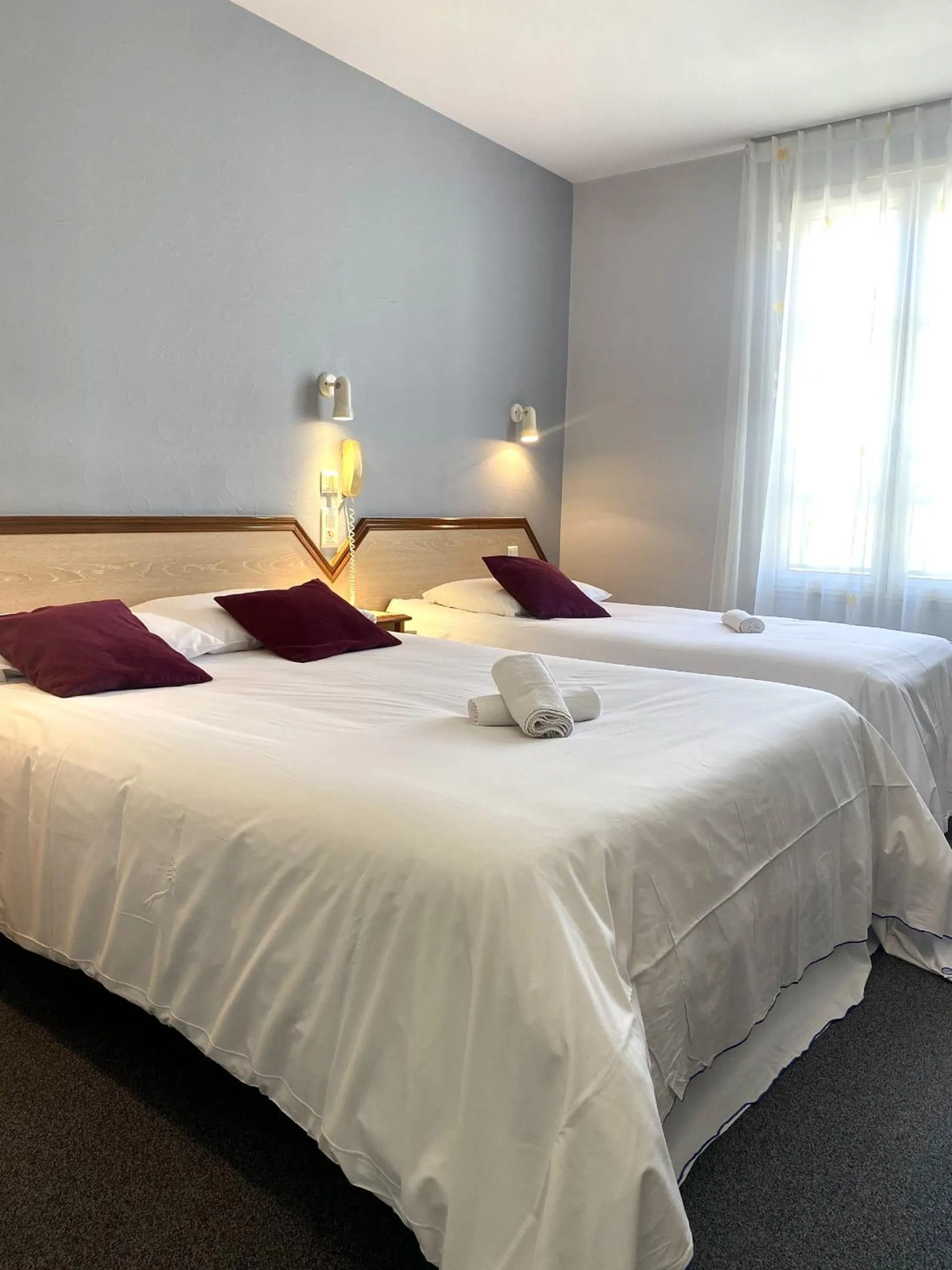 Photo of the whole room, Bed in Logis Hôtel & Restaurant Le Cheval Blanc et Clovis