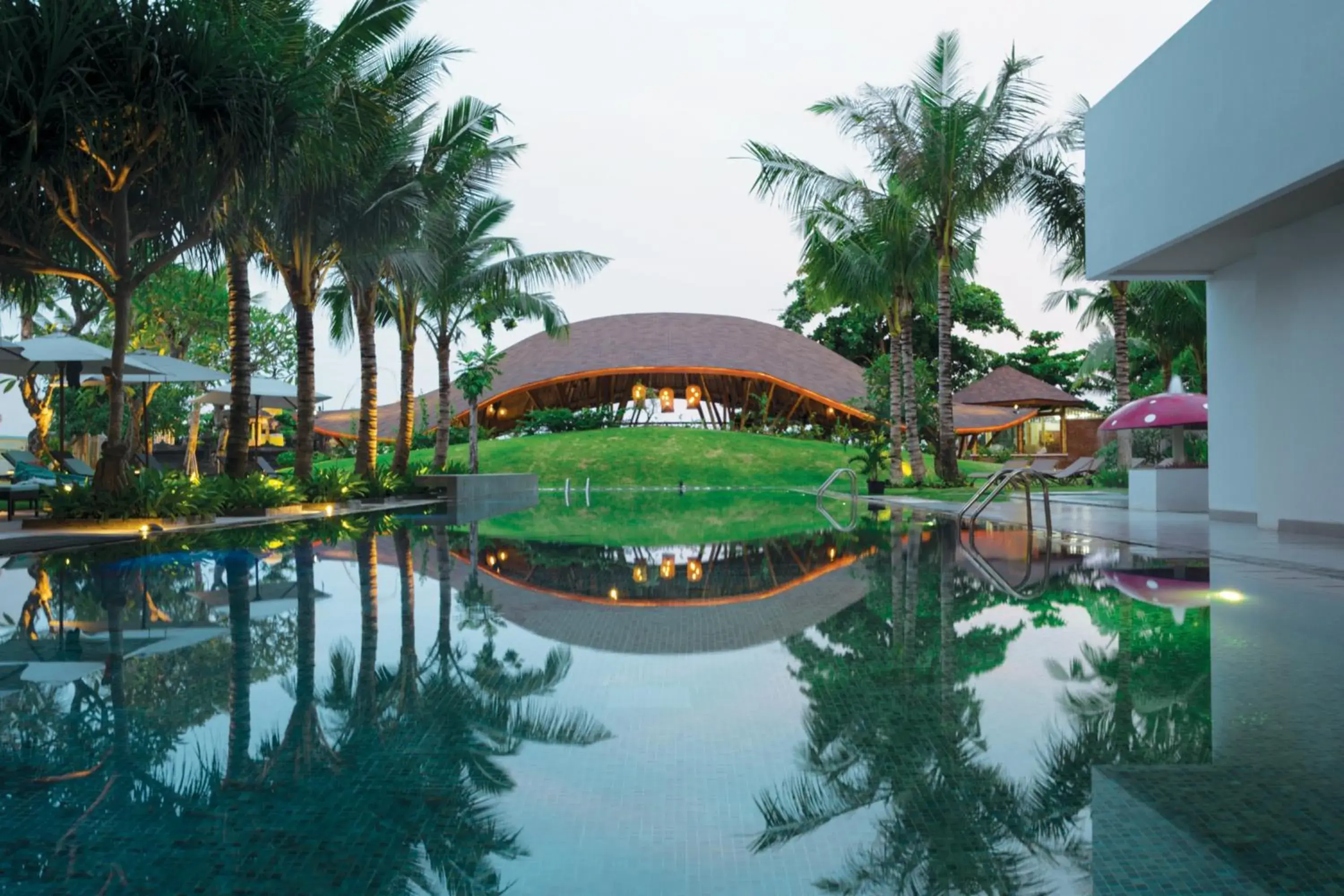 Swimming Pool in Tijili Benoa