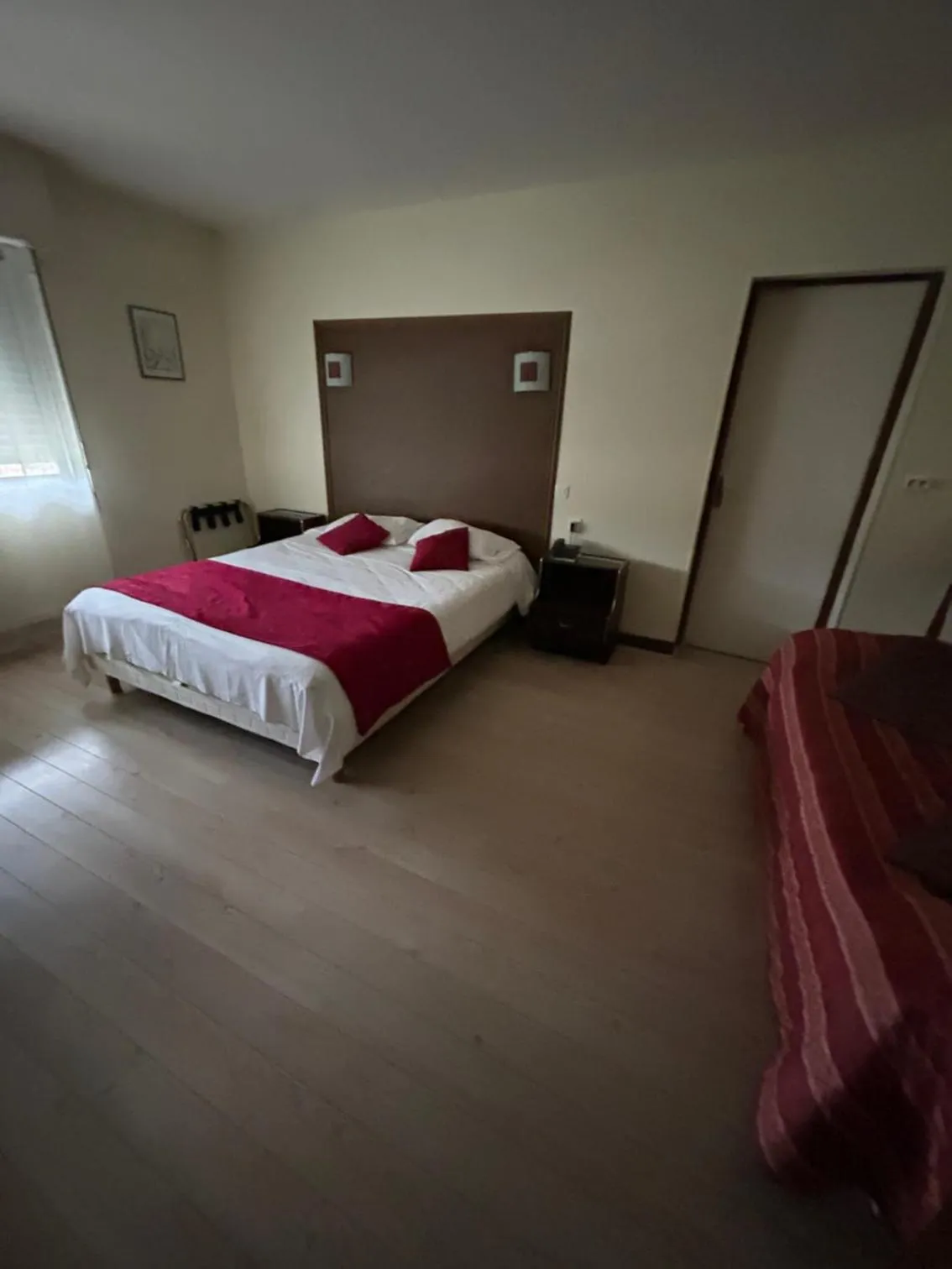 Photo of the whole room, Bed in Logis Hôtel restaurant Horizon 117