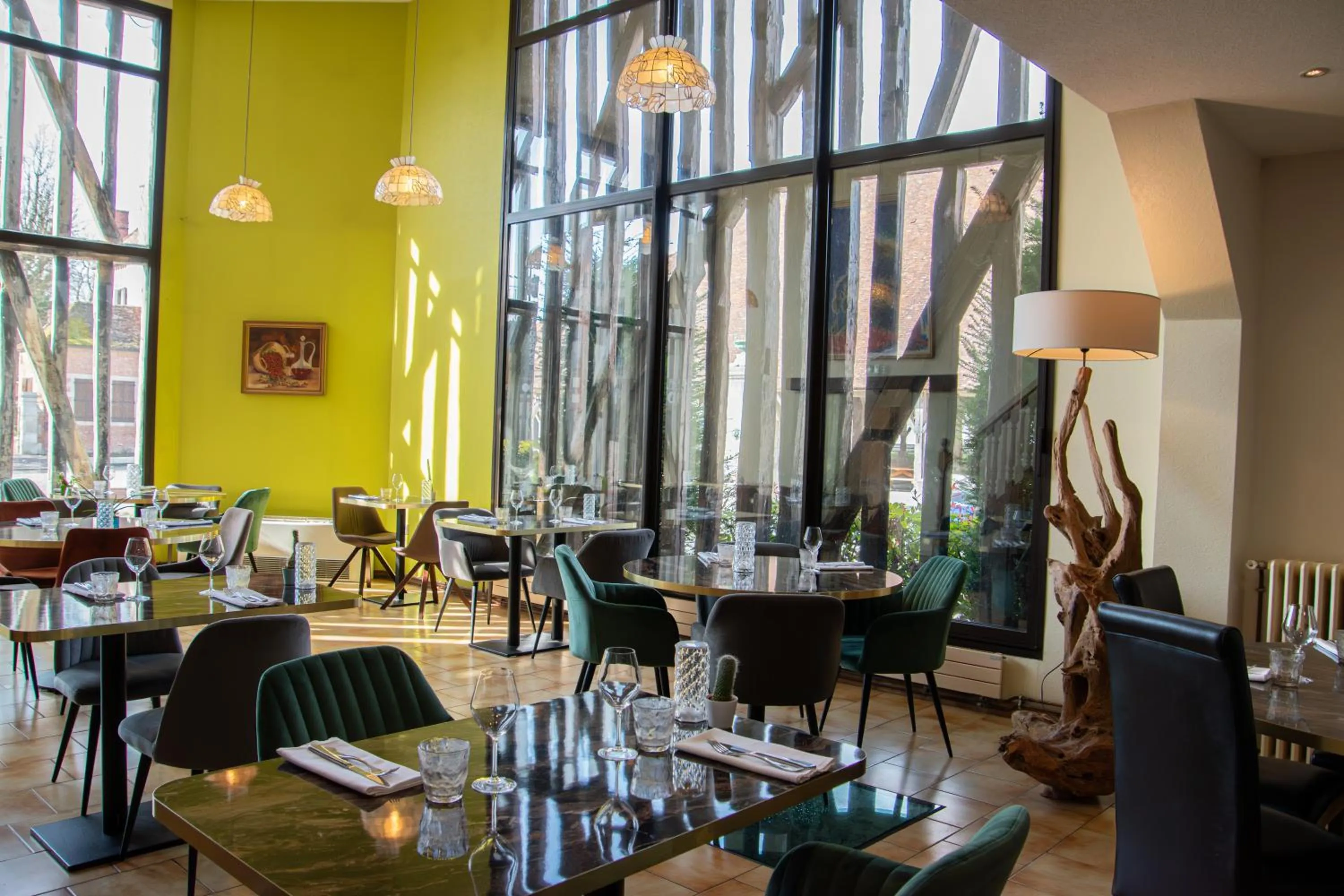 Restaurant/places to eat in Logis Le Tadorne