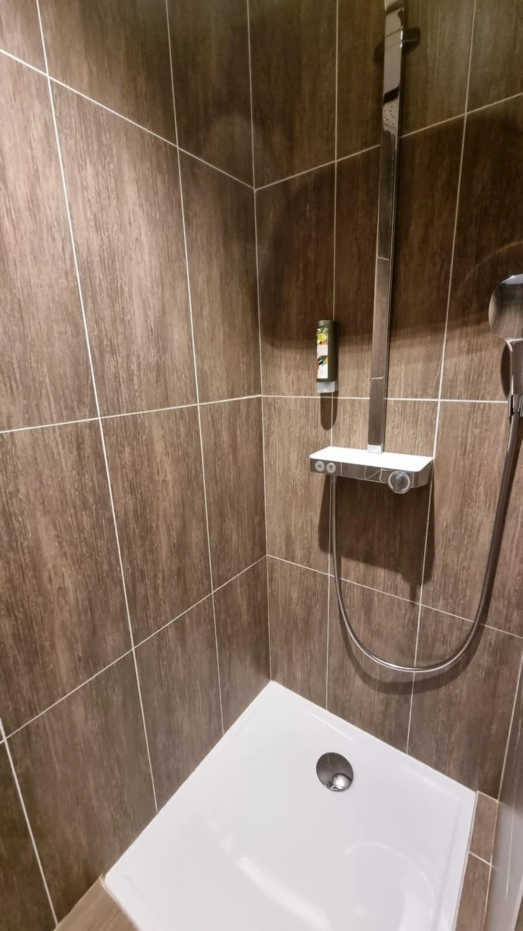 Shower in Logis L'Abreuvoir