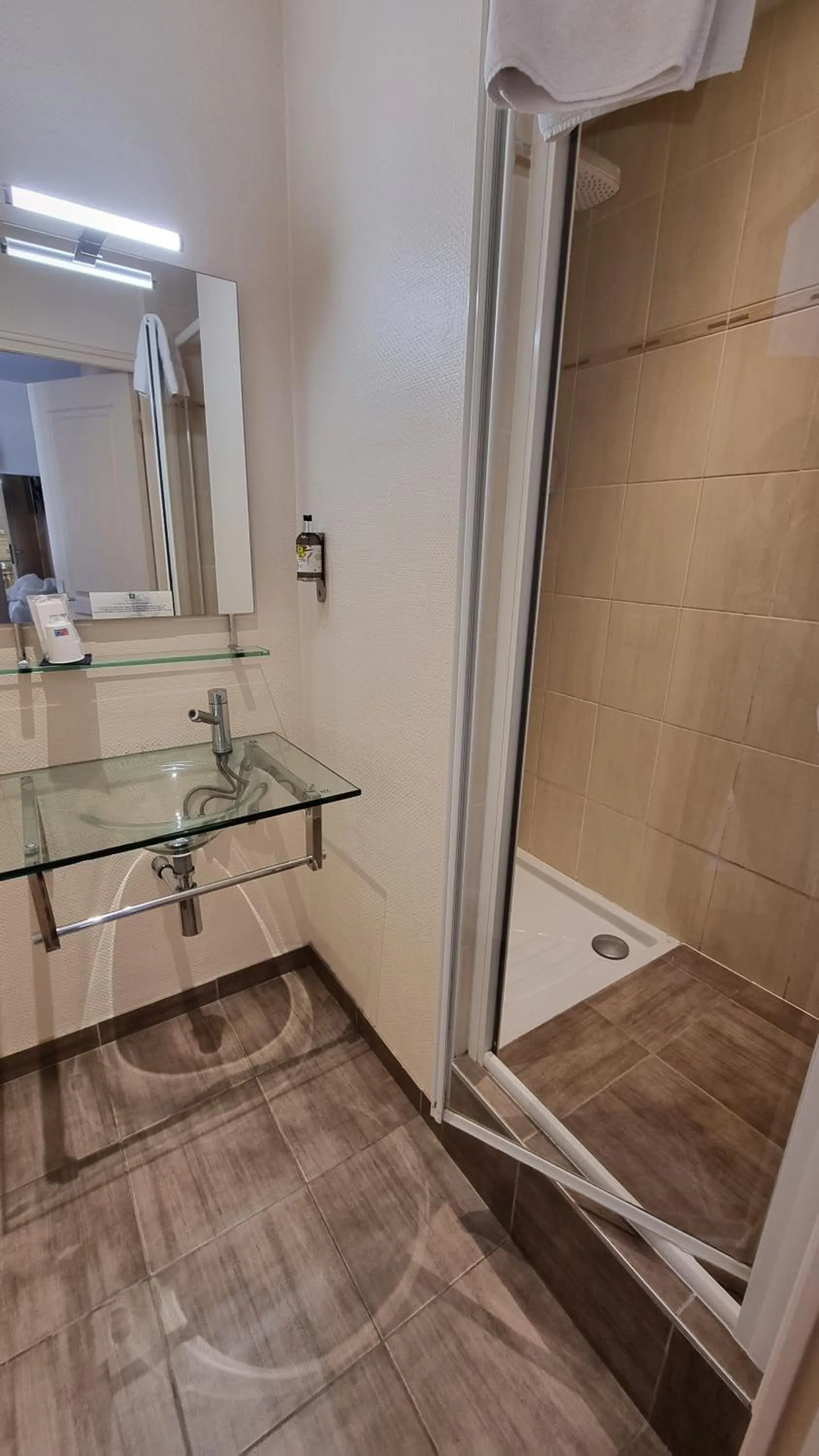 Bathroom in Logis L'Abreuvoir