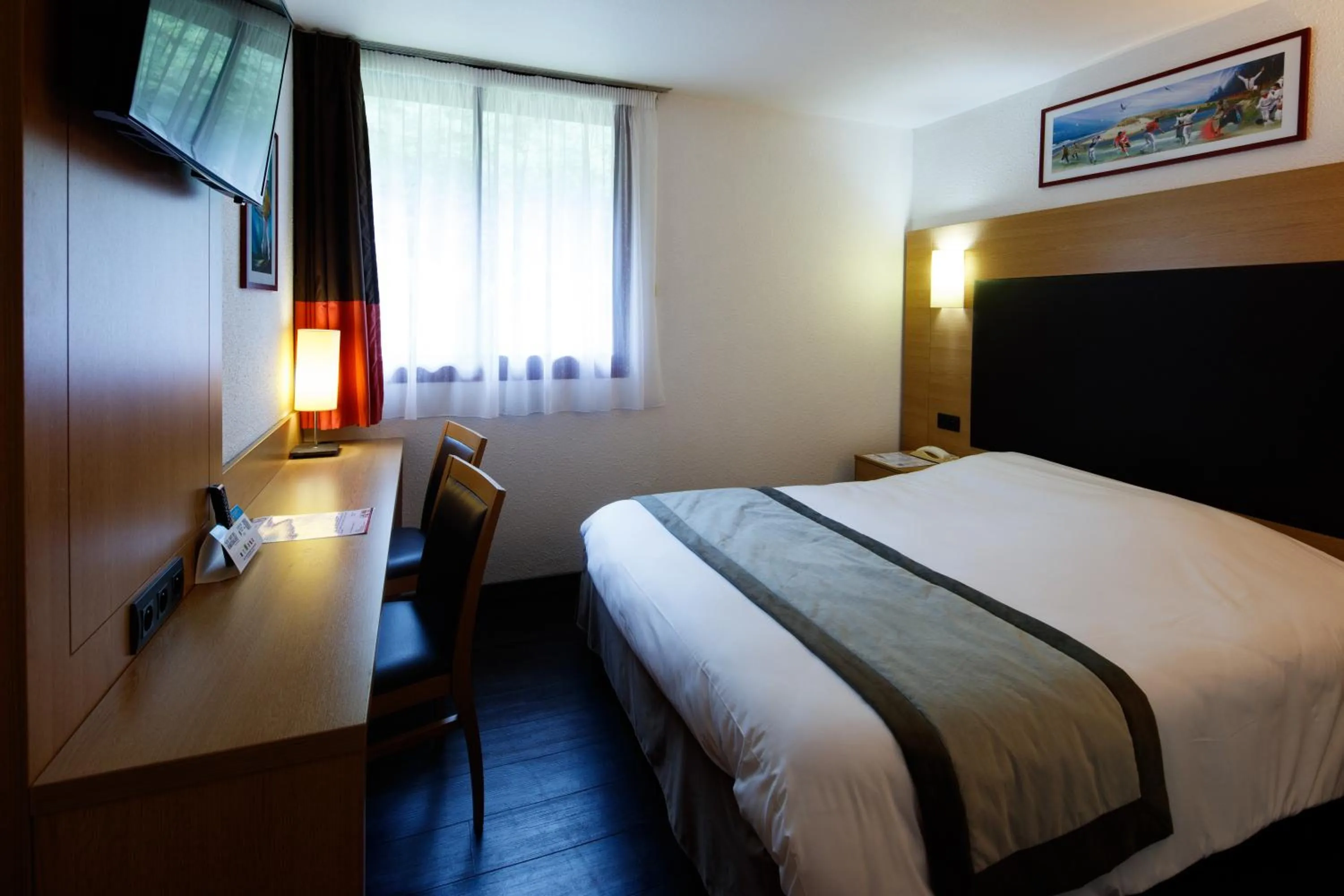 Bed in Logis Hôtel Restaurant Solenca