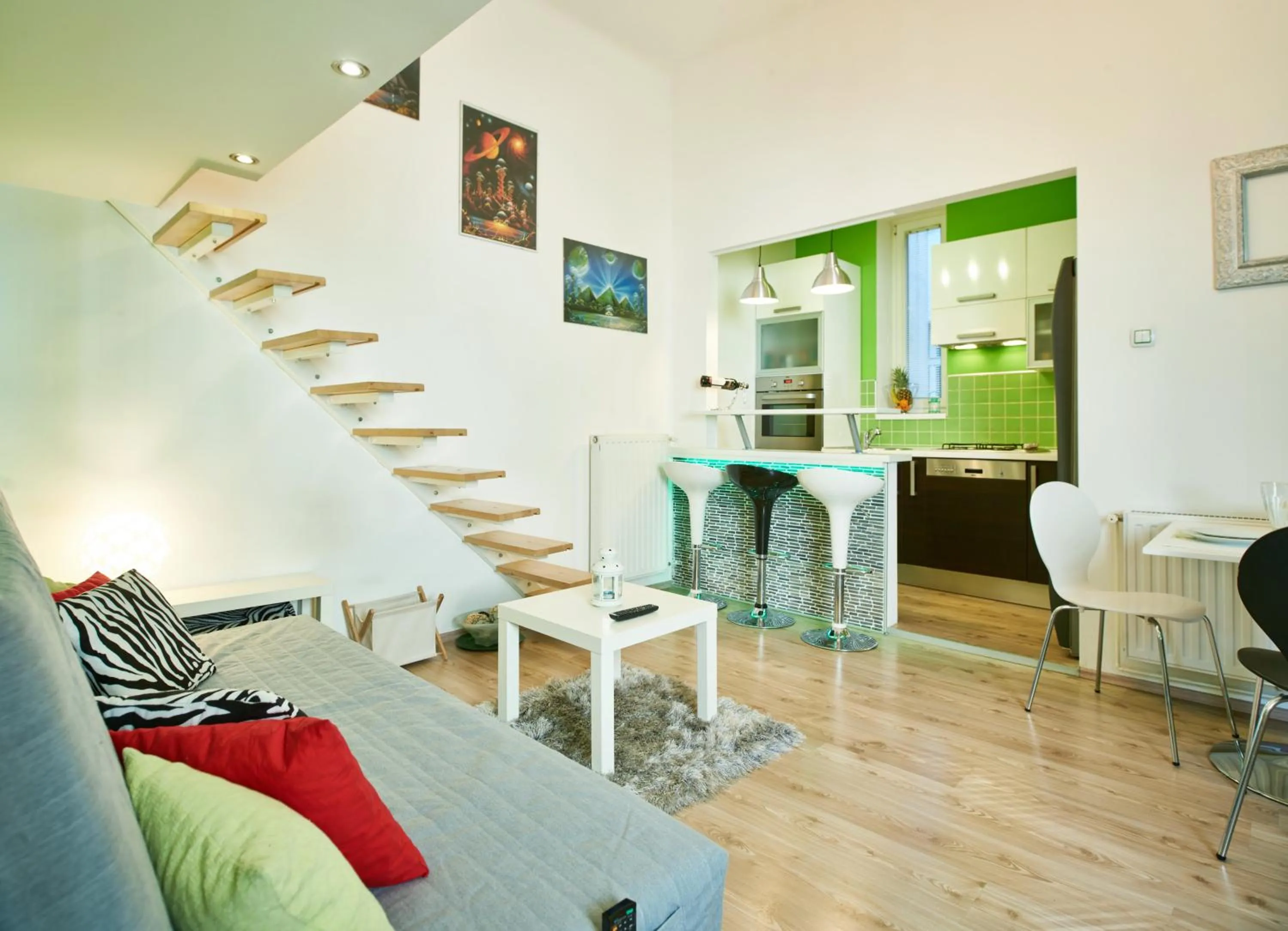 Living room in Studio Apartment Green Wall