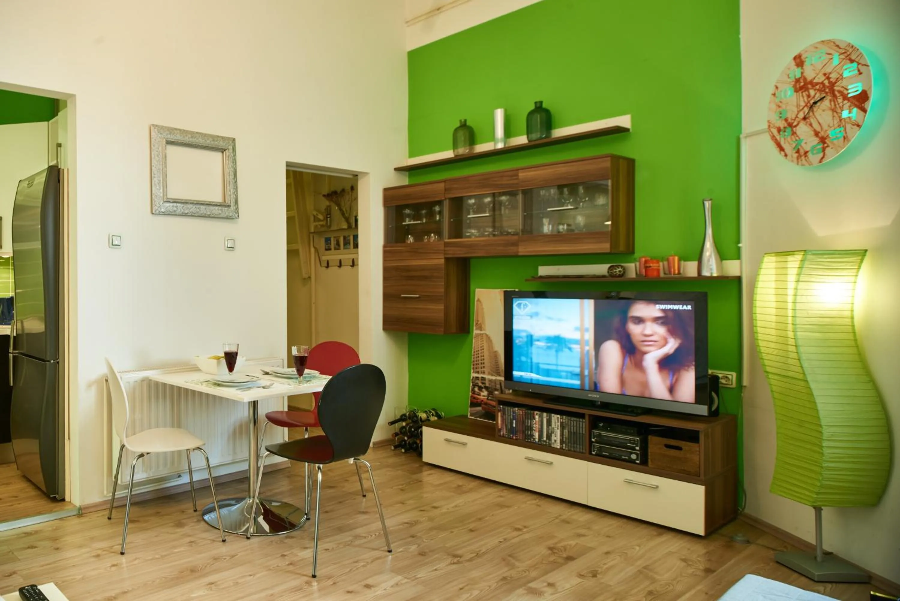 Living room in Studio Apartment Green Wall