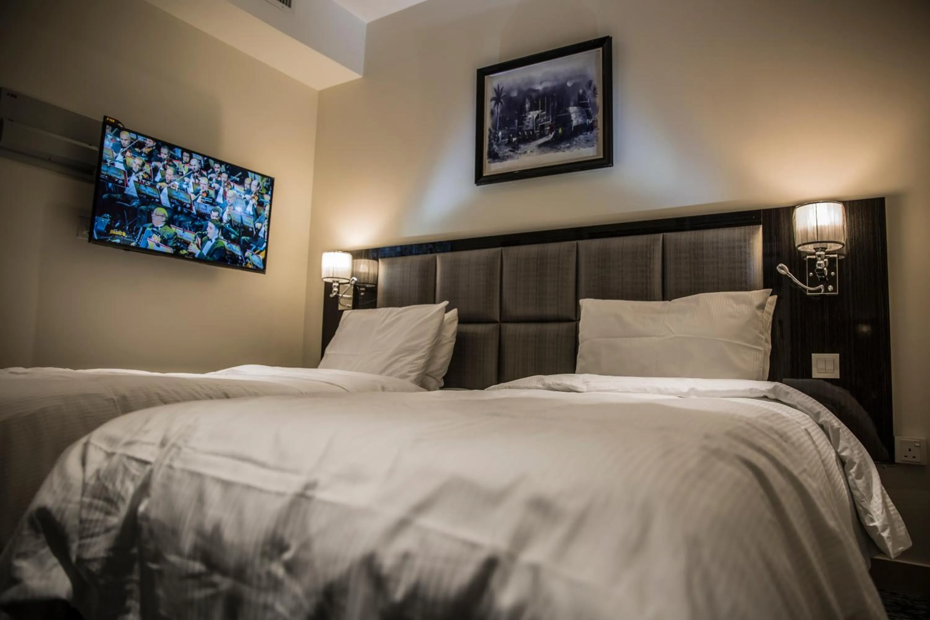 TV and multimedia, Bed in Naylover Hotel Suites