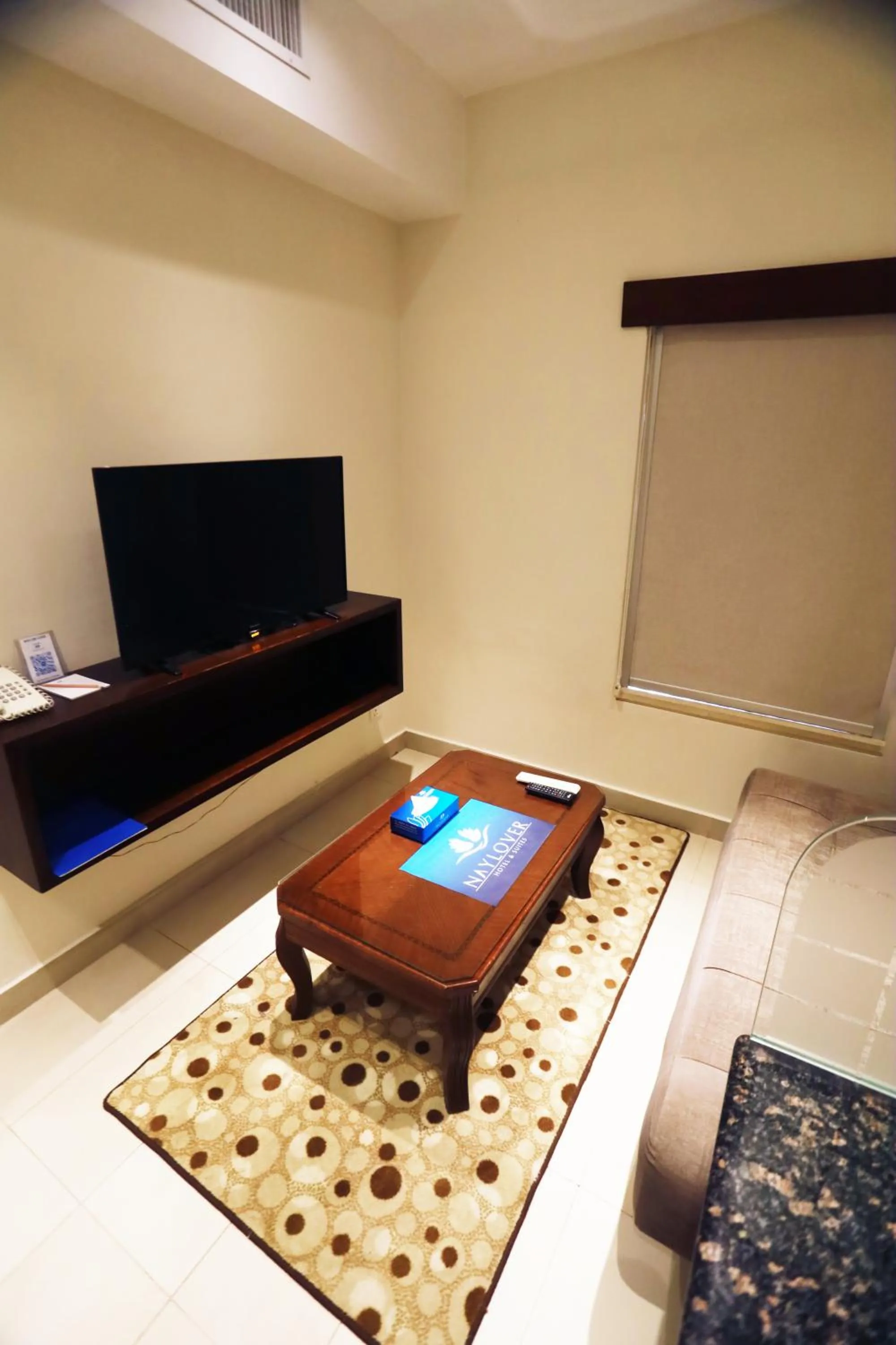 TV and multimedia in Naylover Hotel Suites