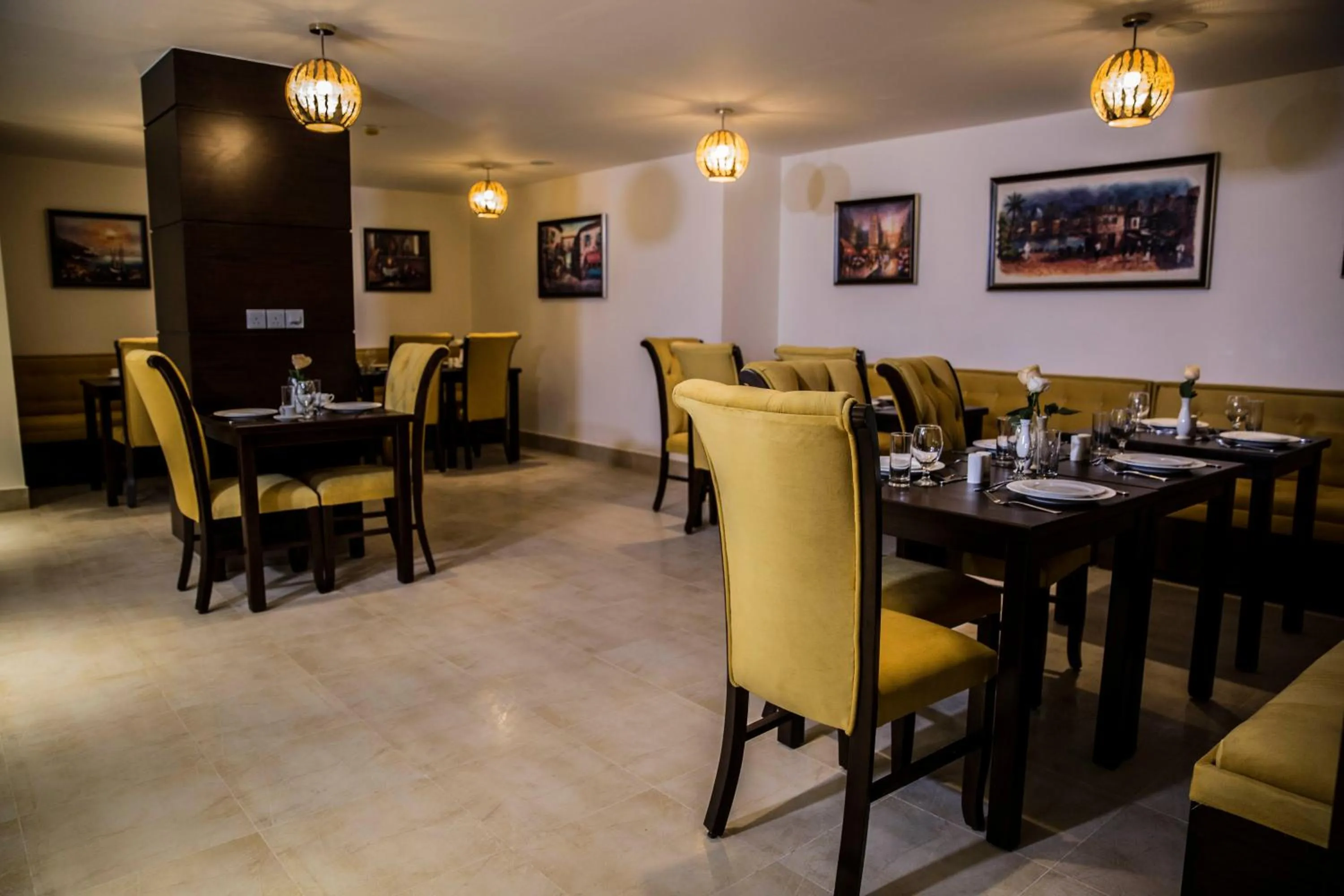 Restaurant/places to eat in Naylover Hotel Suites