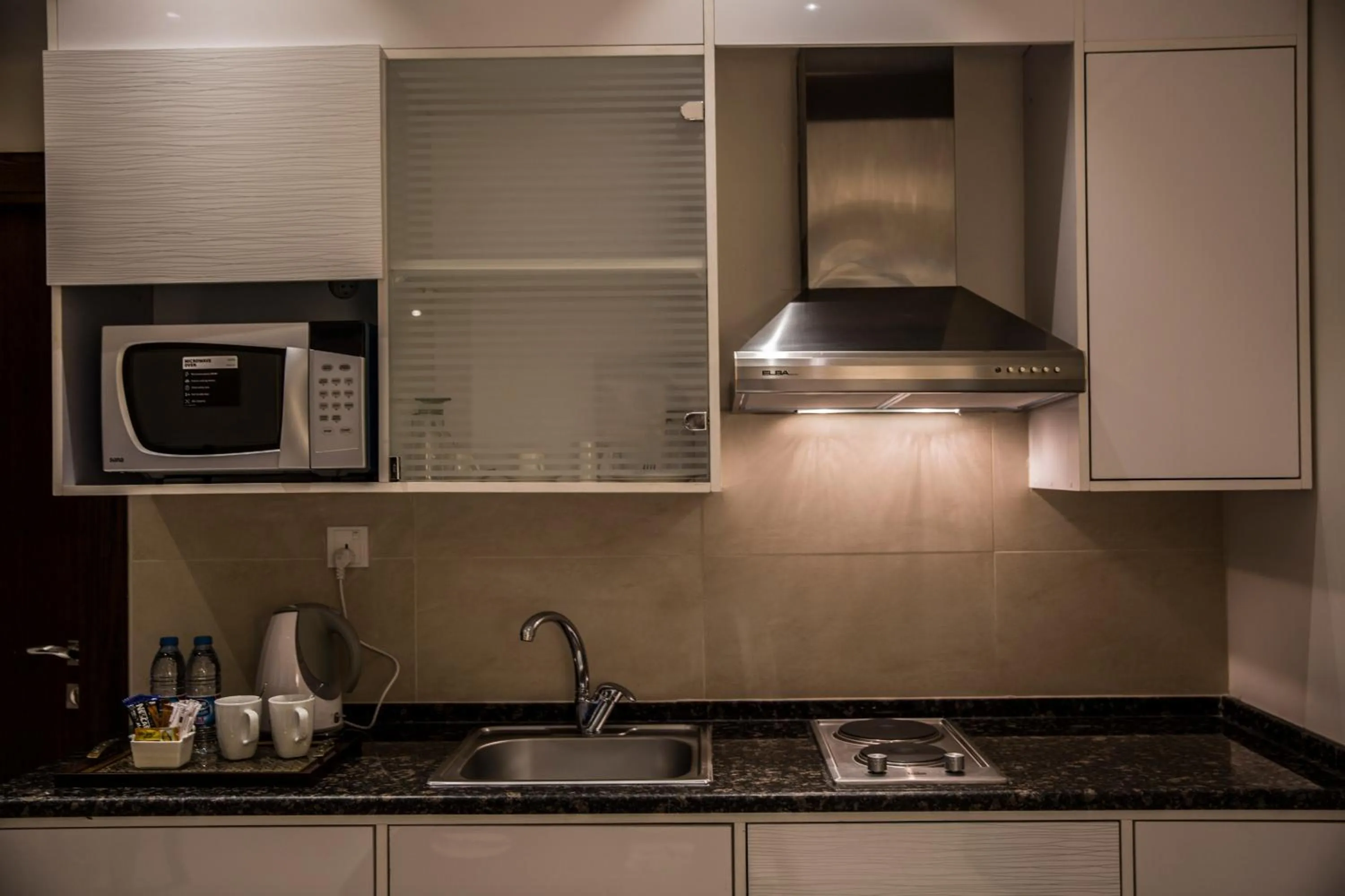 Coffee/tea facilities in Naylover Hotel Suites