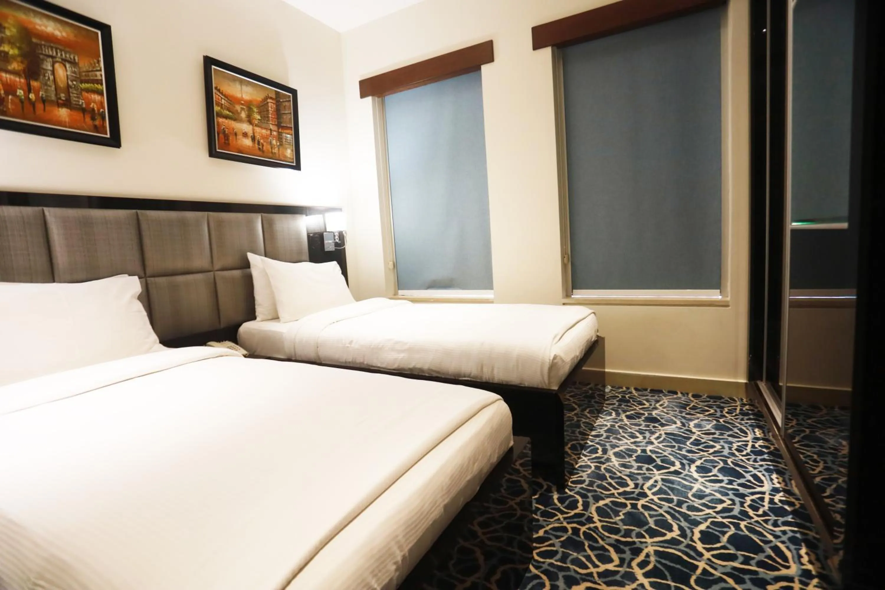 Bed in Naylover Hotel Suites