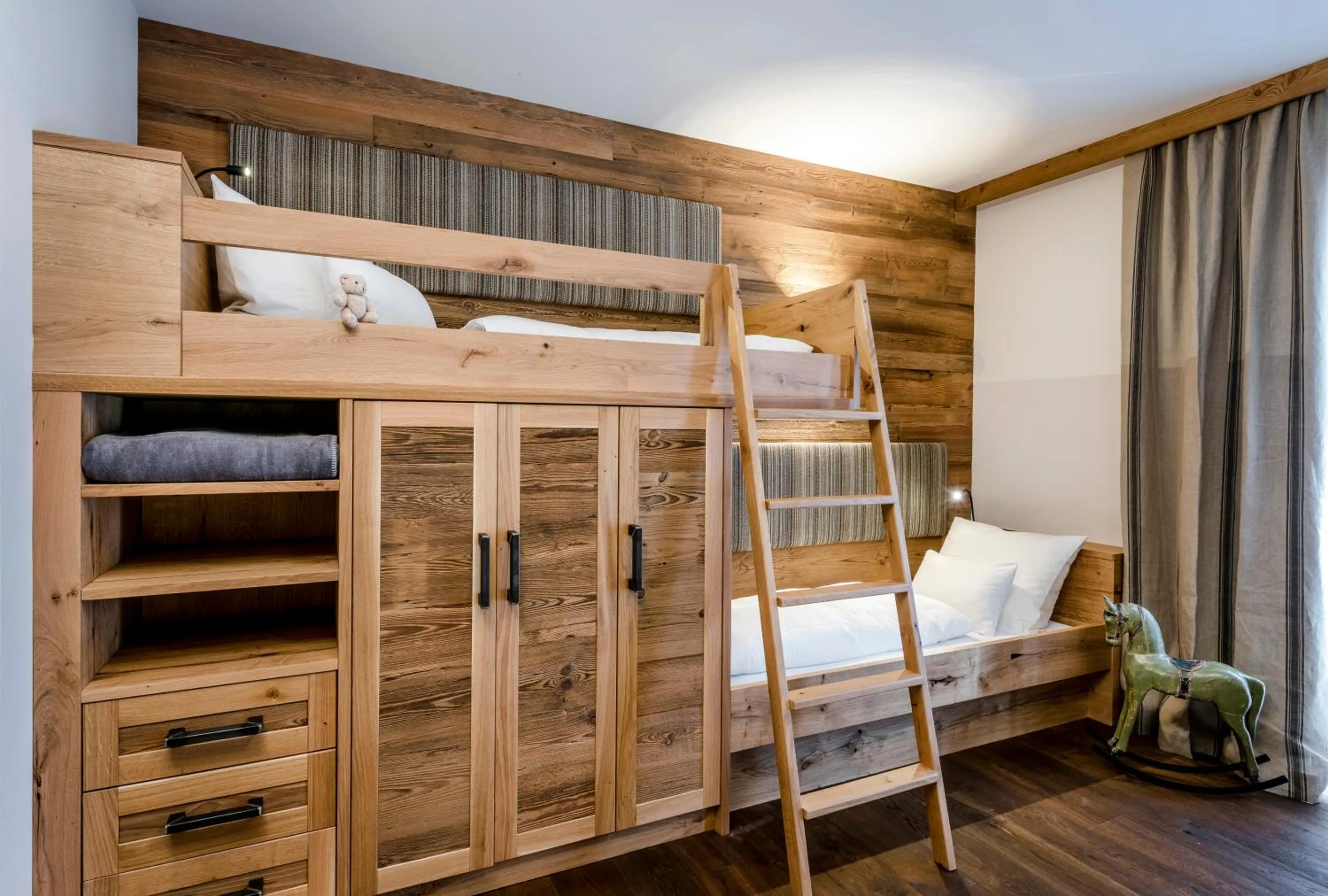 Photo of the whole room, Bed in Kaiserlodge