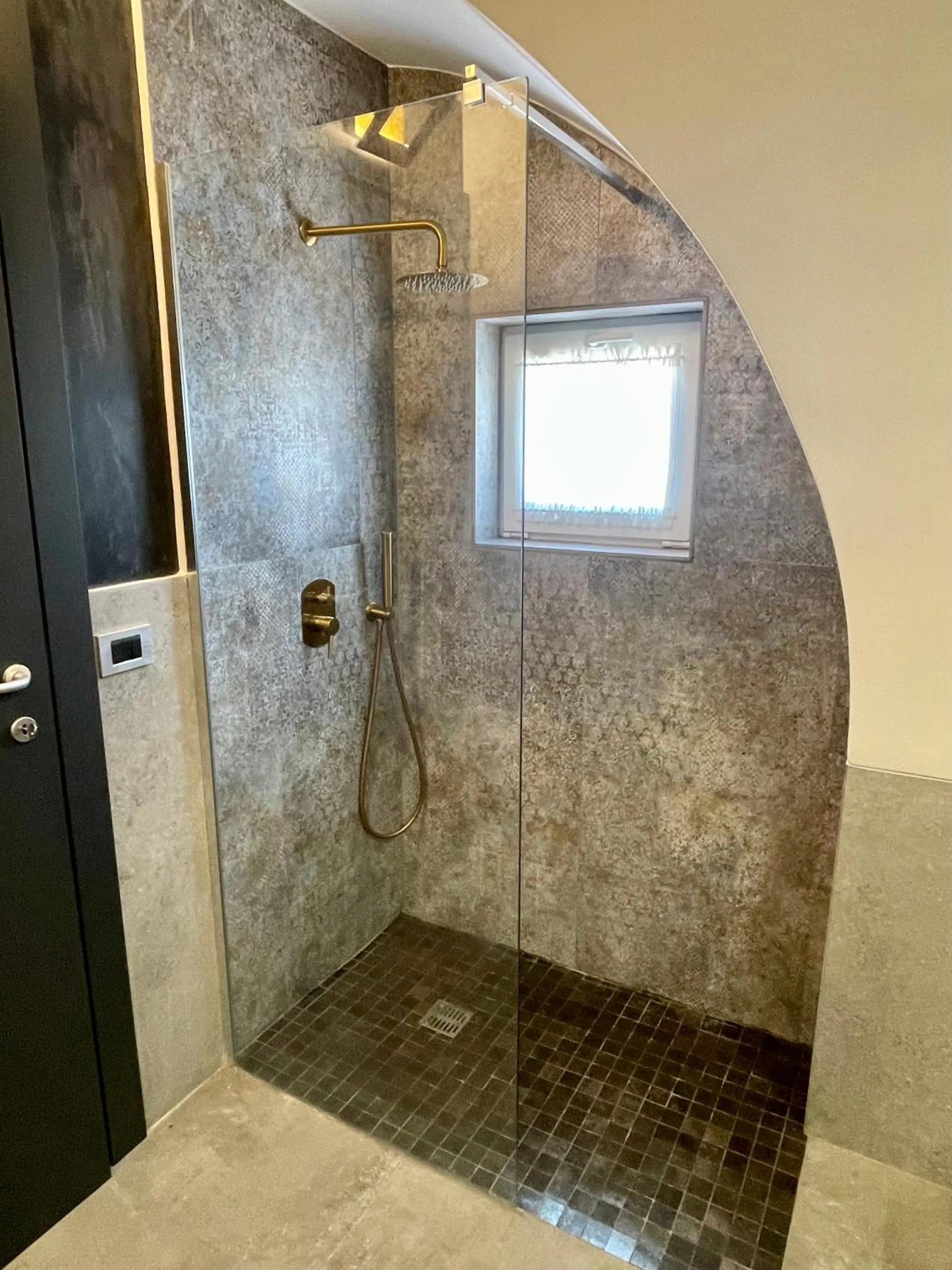Shower in Calliope