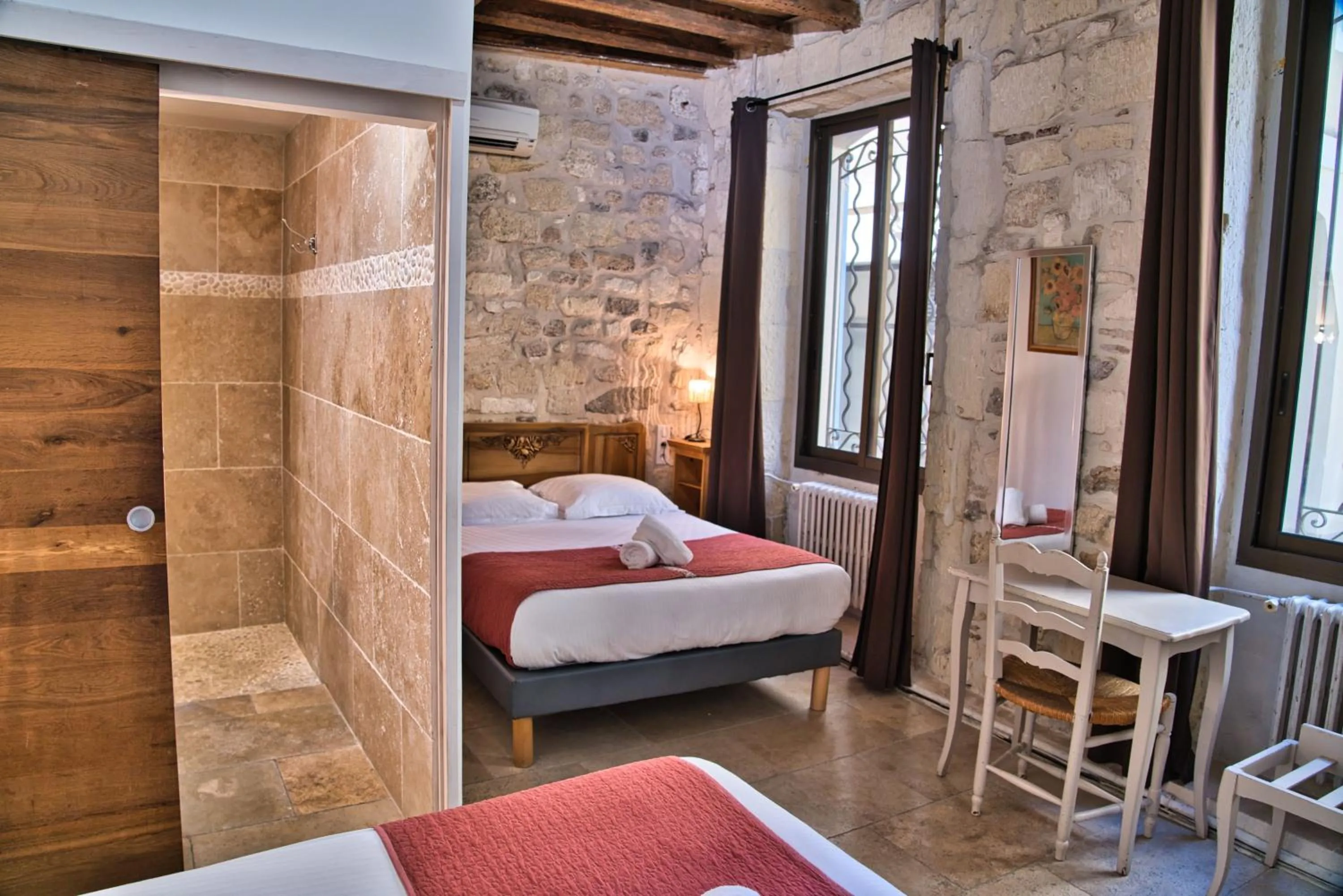 Bed in Hôtel La Muette