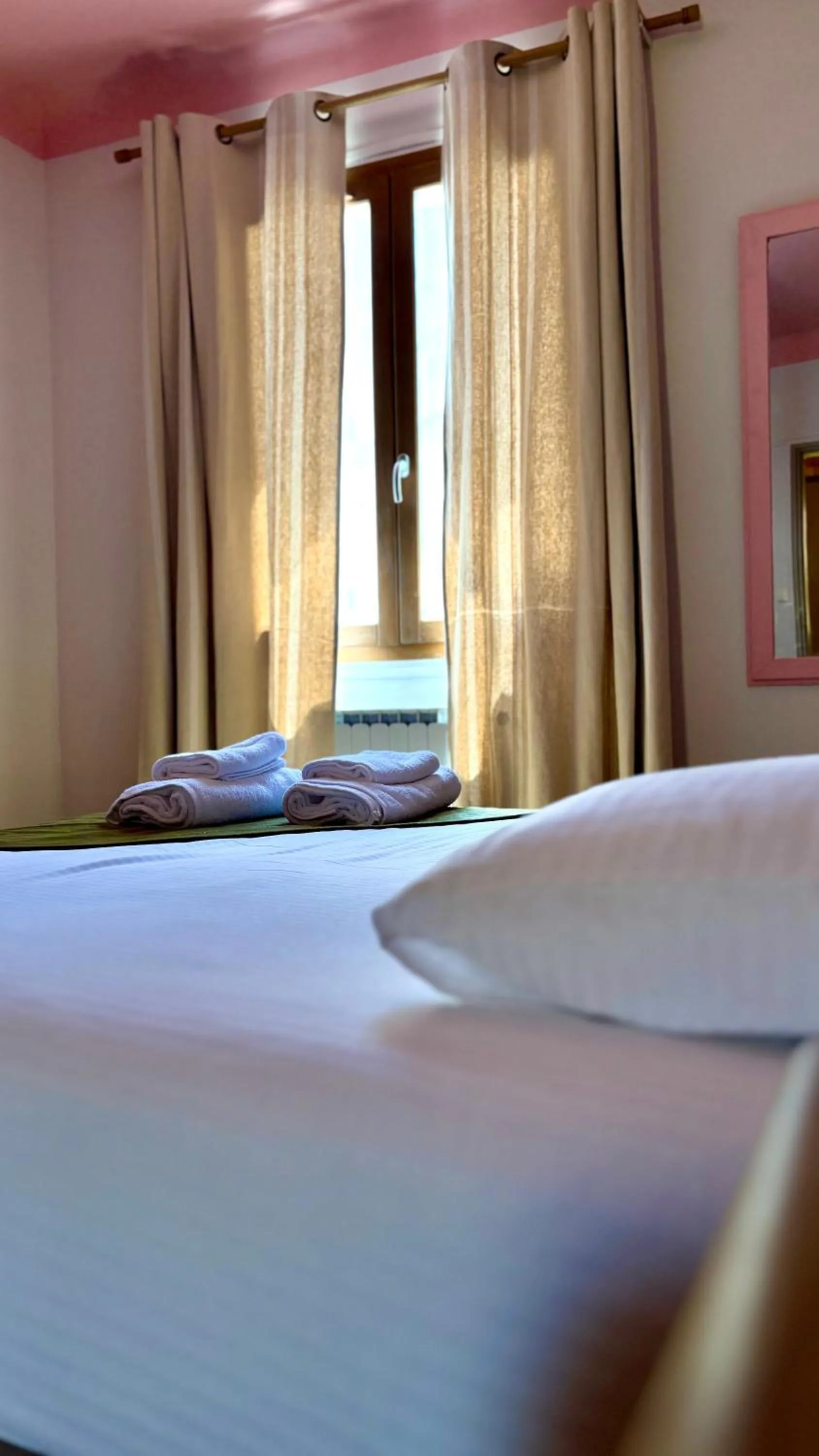 Bed in Hôtel La Muette