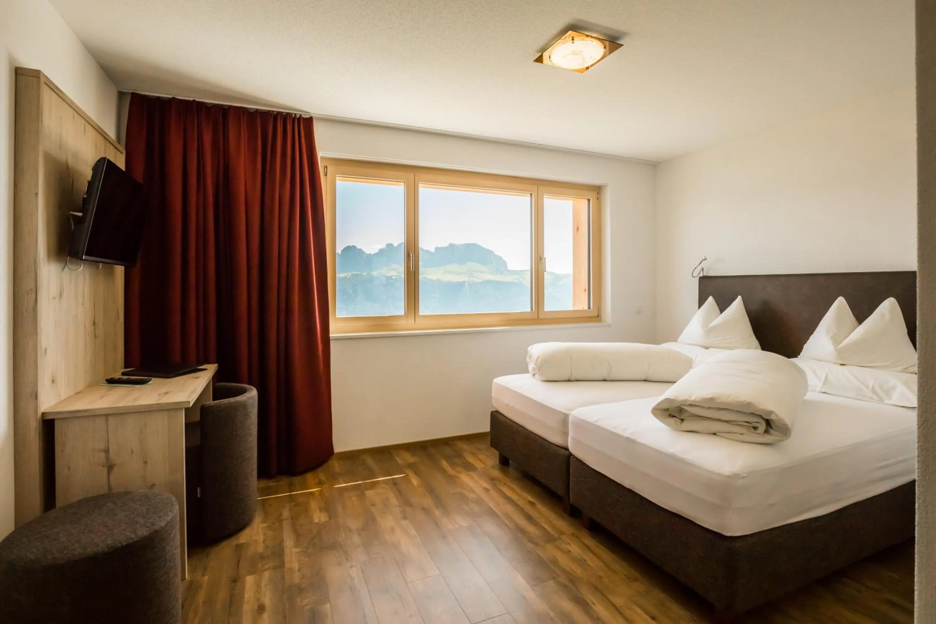 Mountain view, Bed in Berghotel Schonhalden