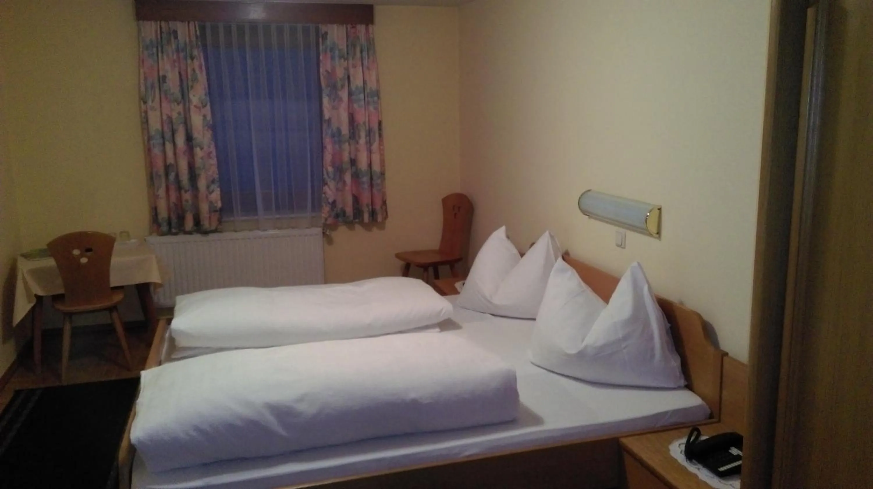 Photo of the whole room, Bed in Gasthof Zum Stollhofer