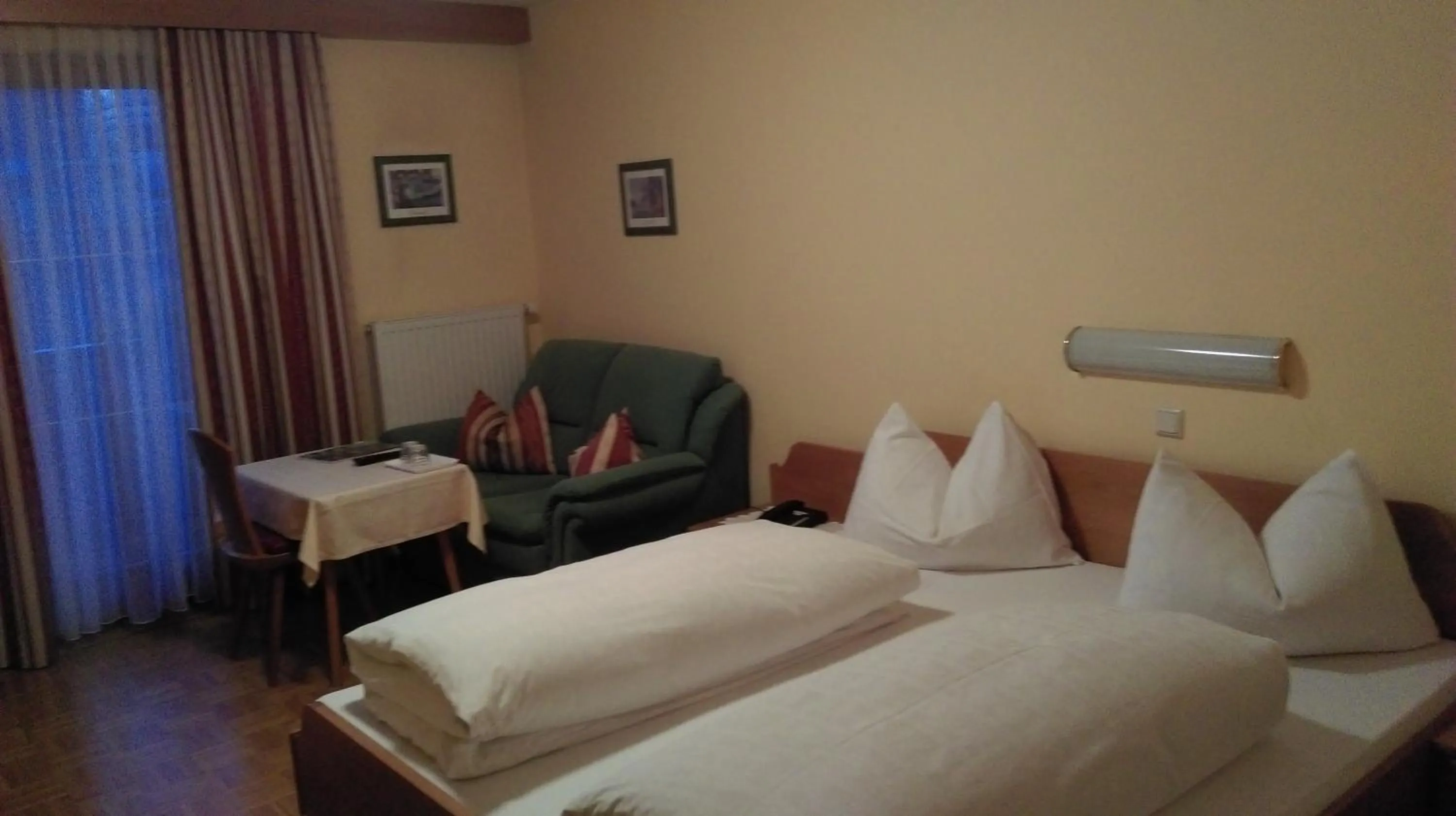 Photo of the whole room, Bed in Gasthof Zum Stollhofer