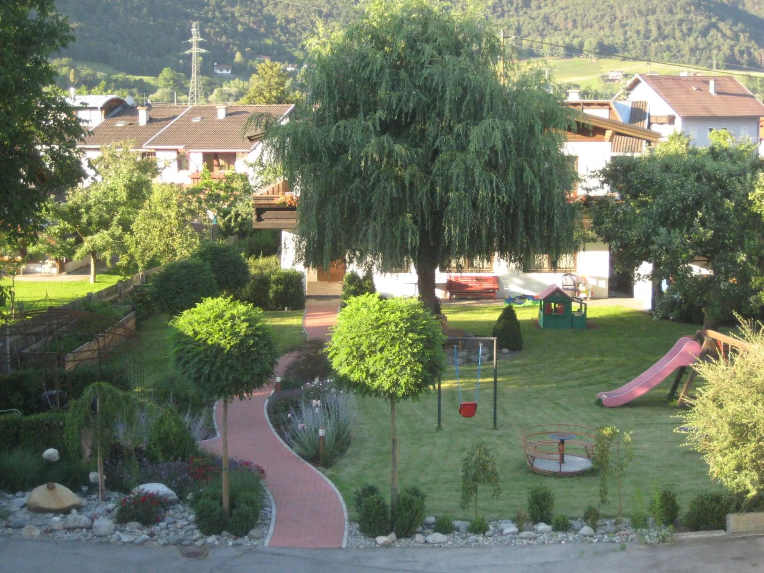 Garden view in Gasthof Zum Stollhofer