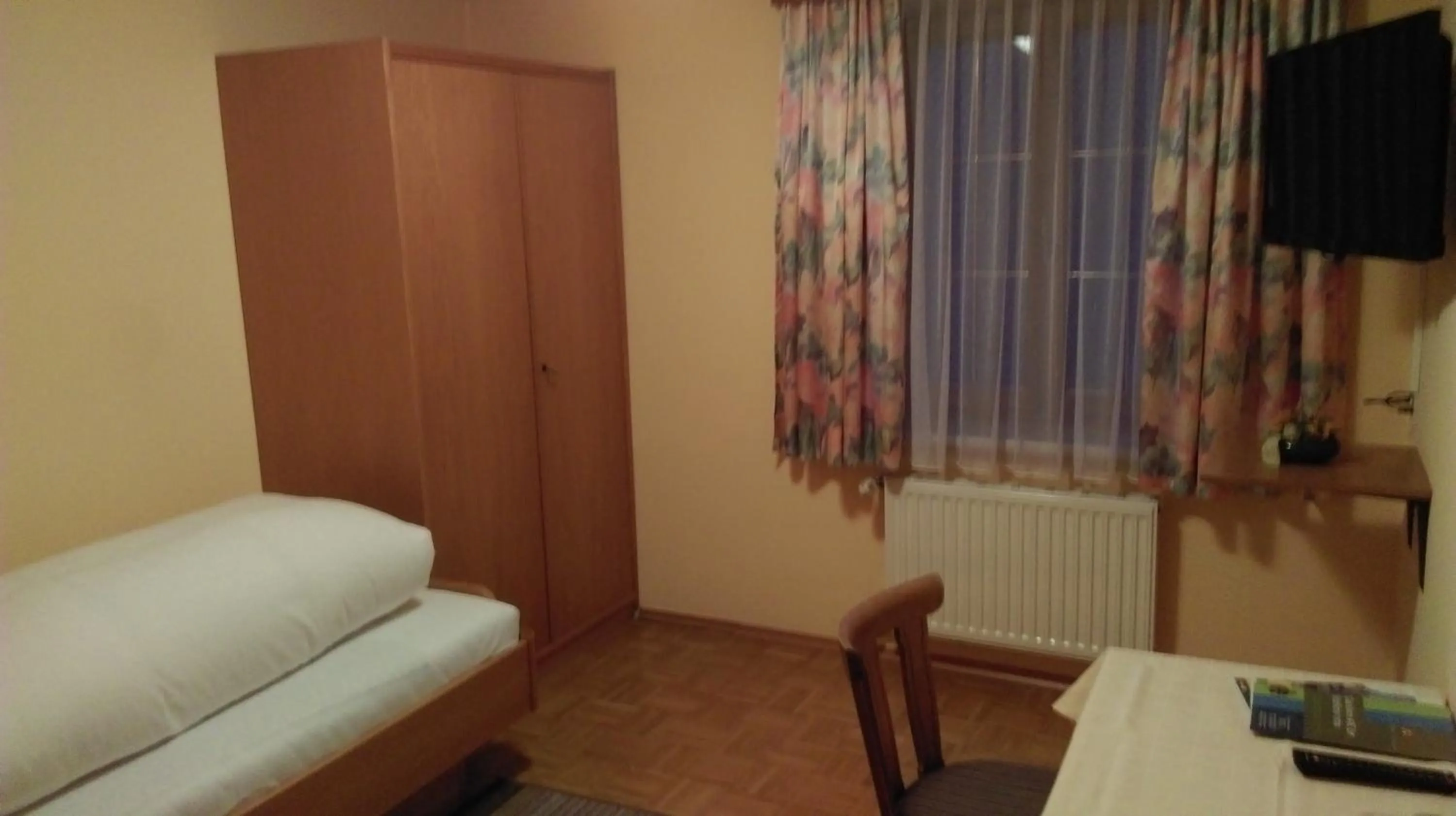 Photo of the whole room in Gasthof Zum Stollhofer