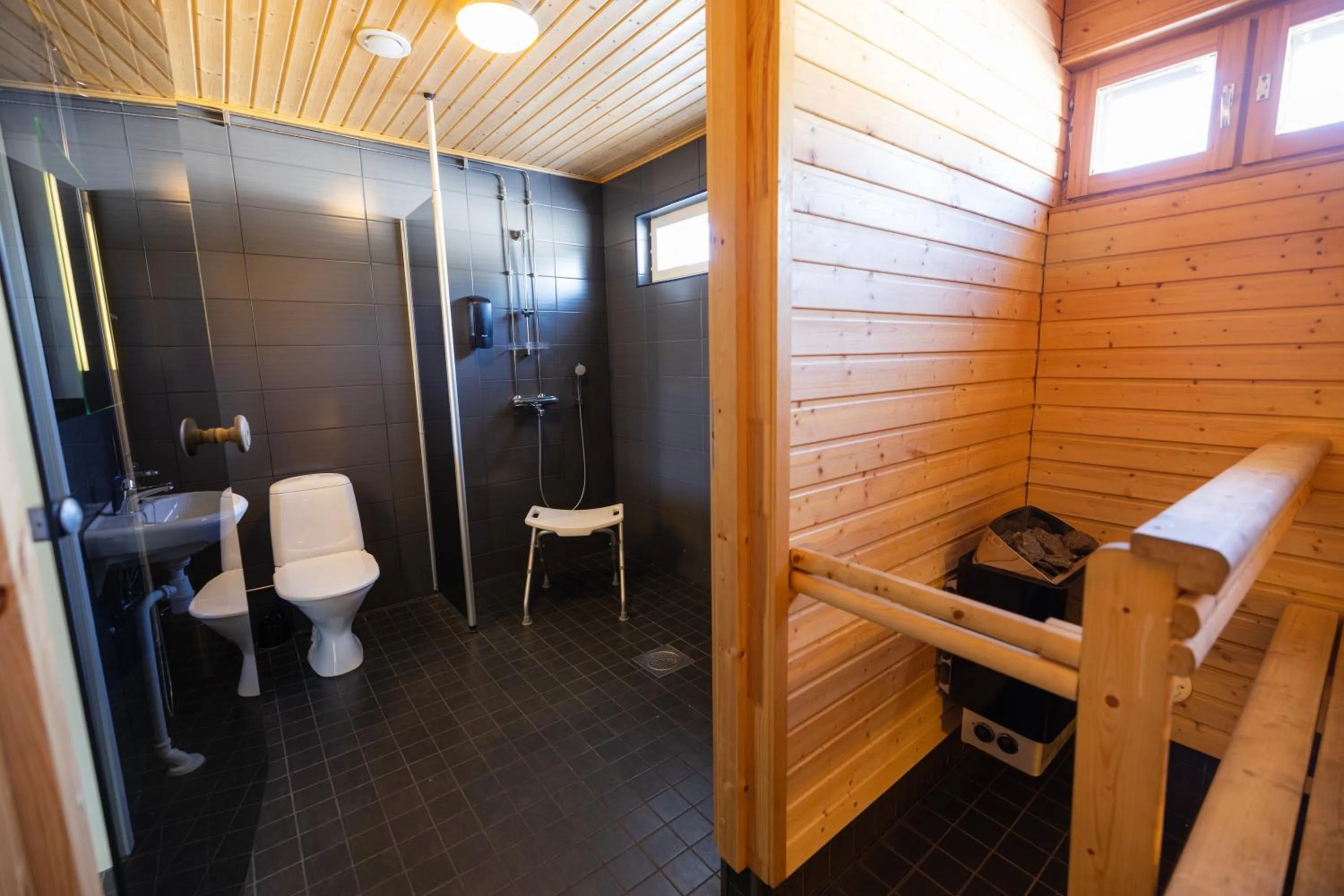 Shower in Nallikari Seaside Villas