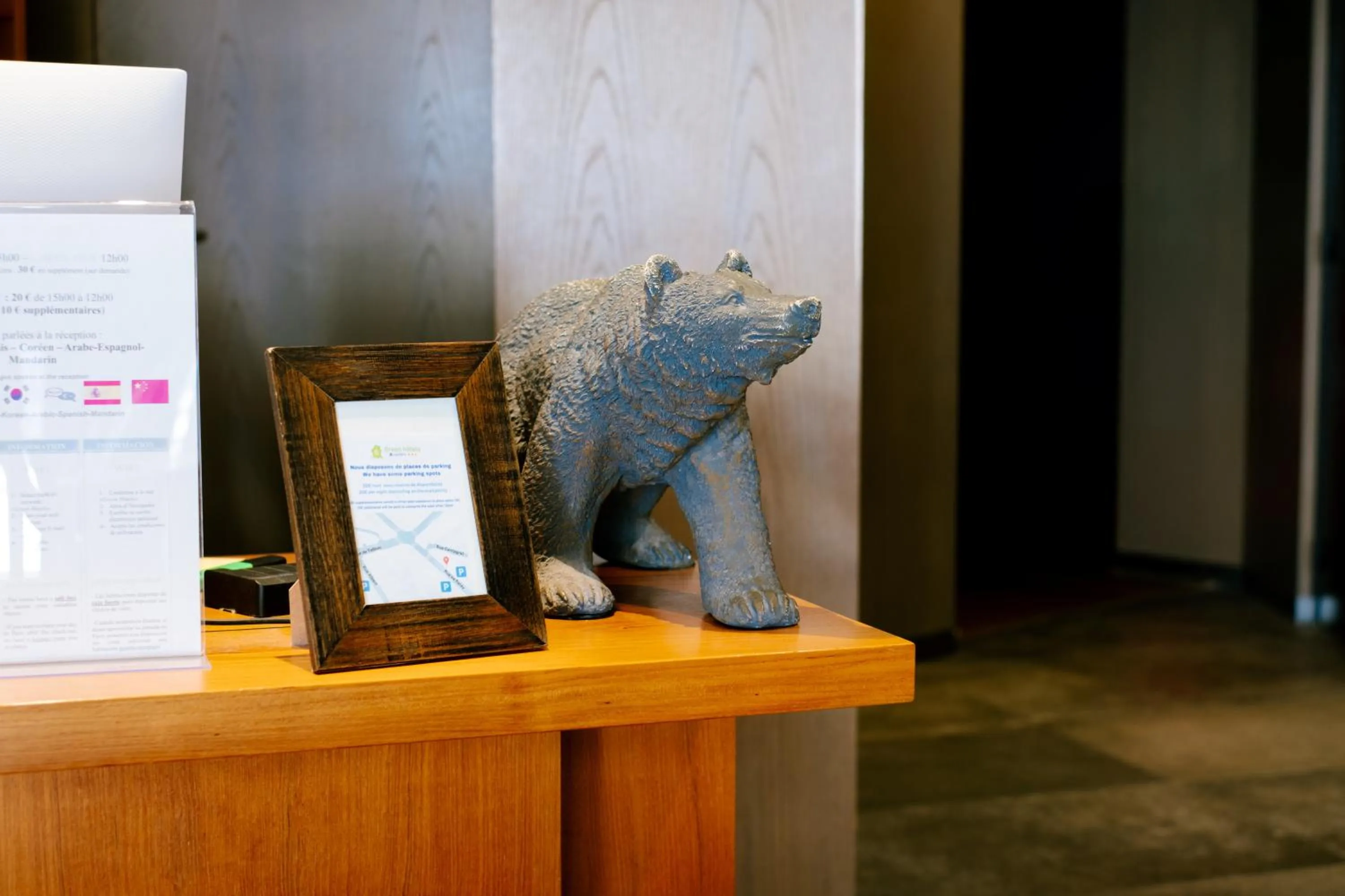 Lobby or reception in Green hotels Confort Paris 13