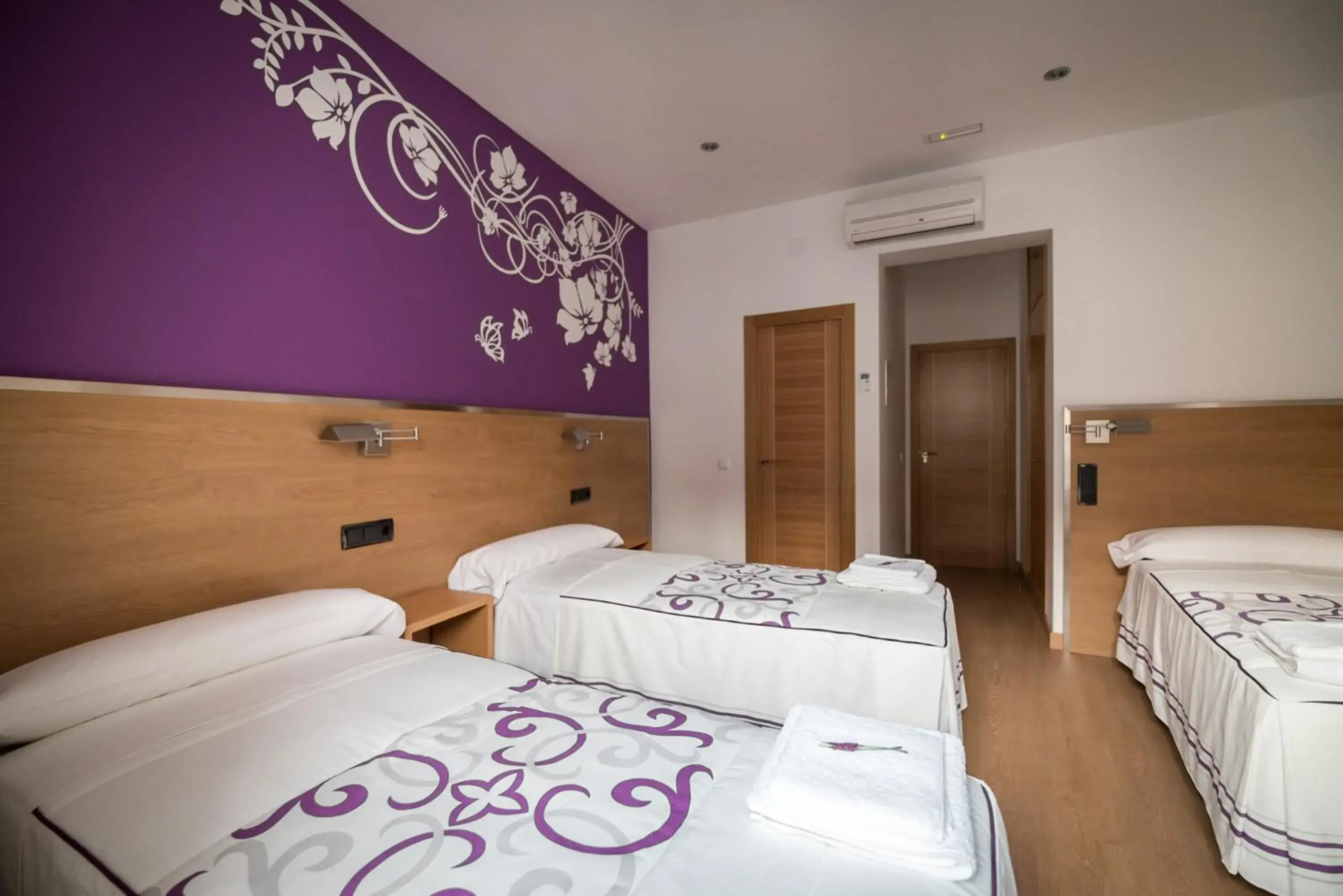 Double Room with Extra Bed in Hostal Carracedo Double Room with Extra Bed in Hostal Carracedo