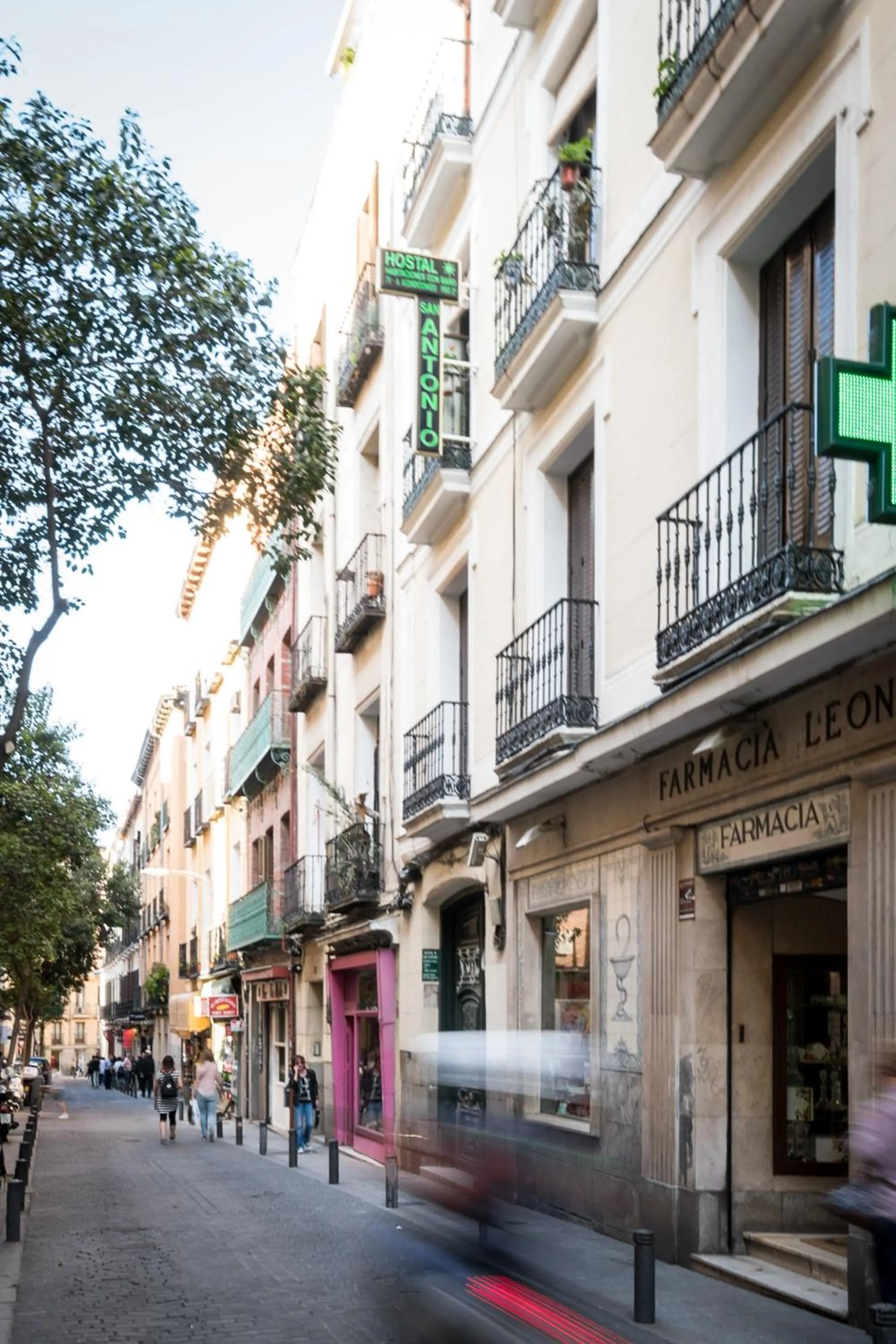 Facade/entrance in Hostal Carracedo