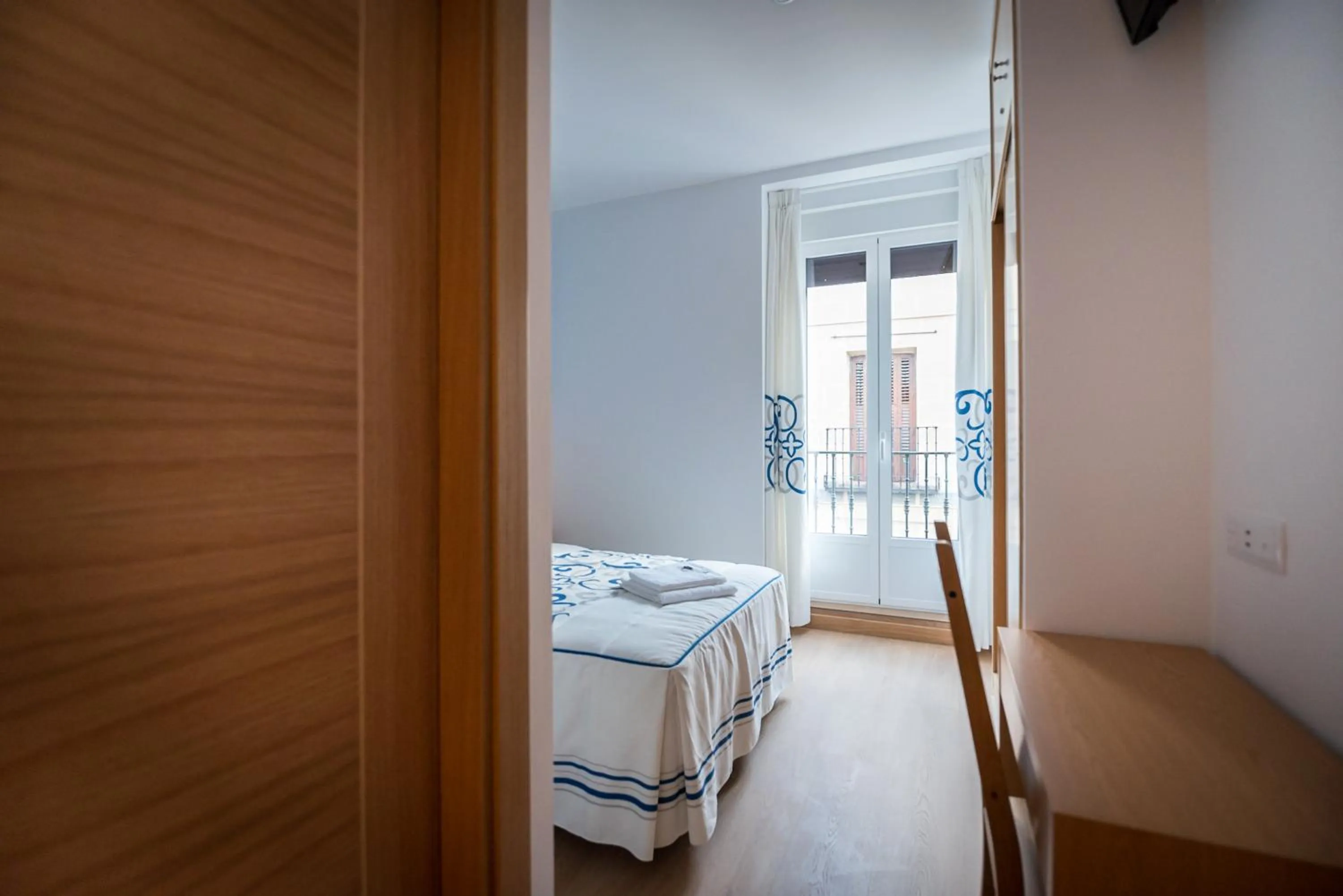 Bedroom, Bed in Hostal Carracedo