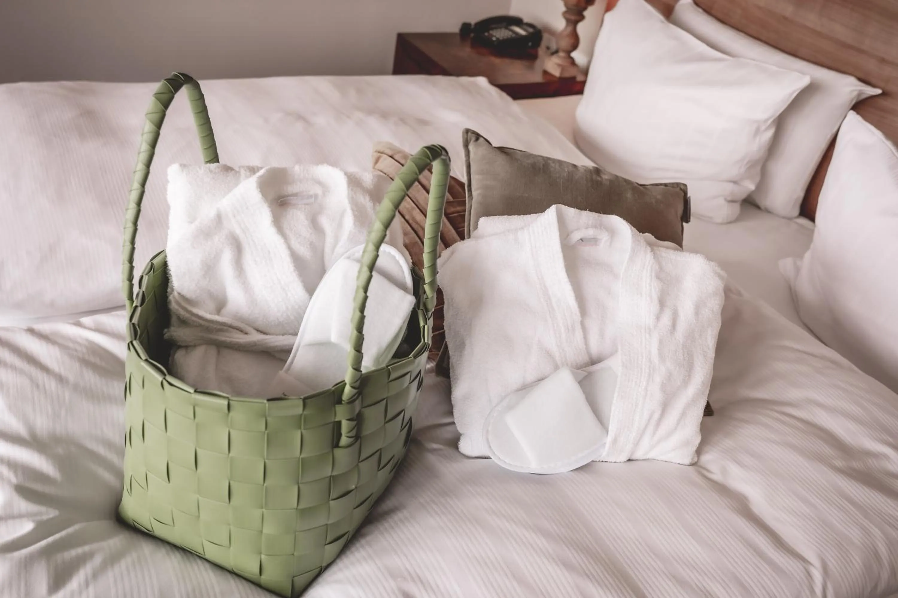 room service, Bed in Marienhöh - Hideaway & Spa