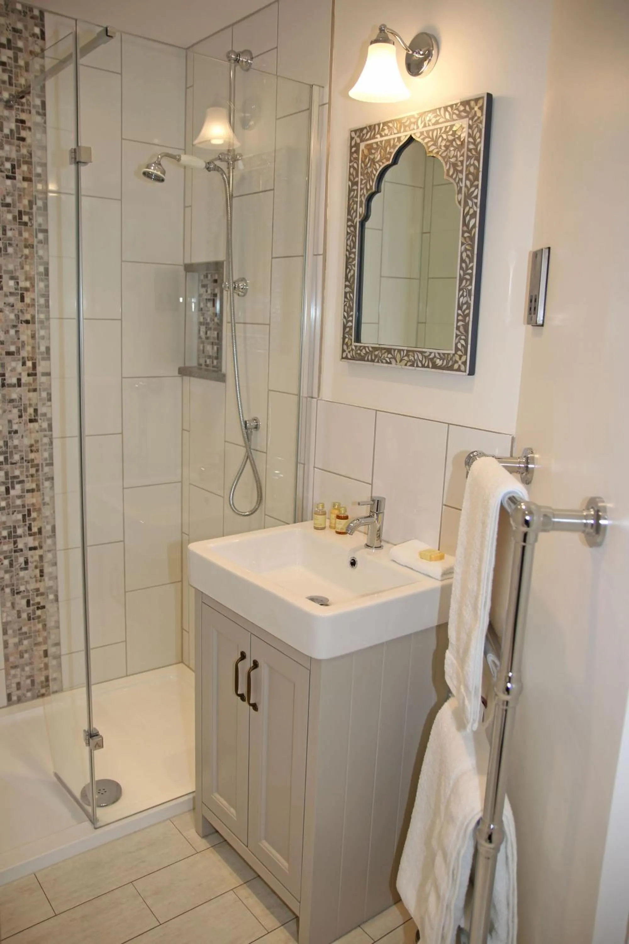 Shower in The Eagle House Hotel