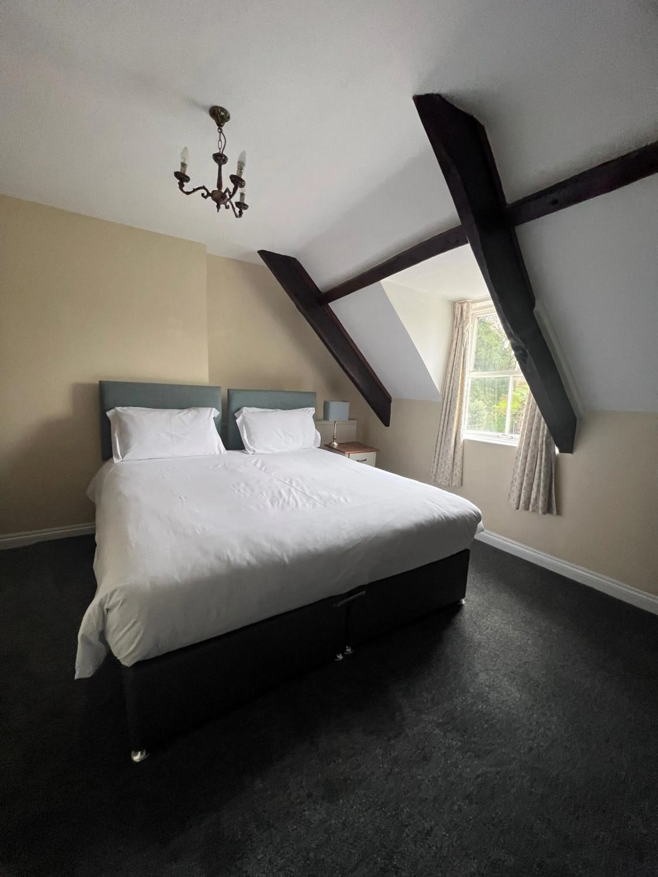 Bed in The Eagle House Hotel