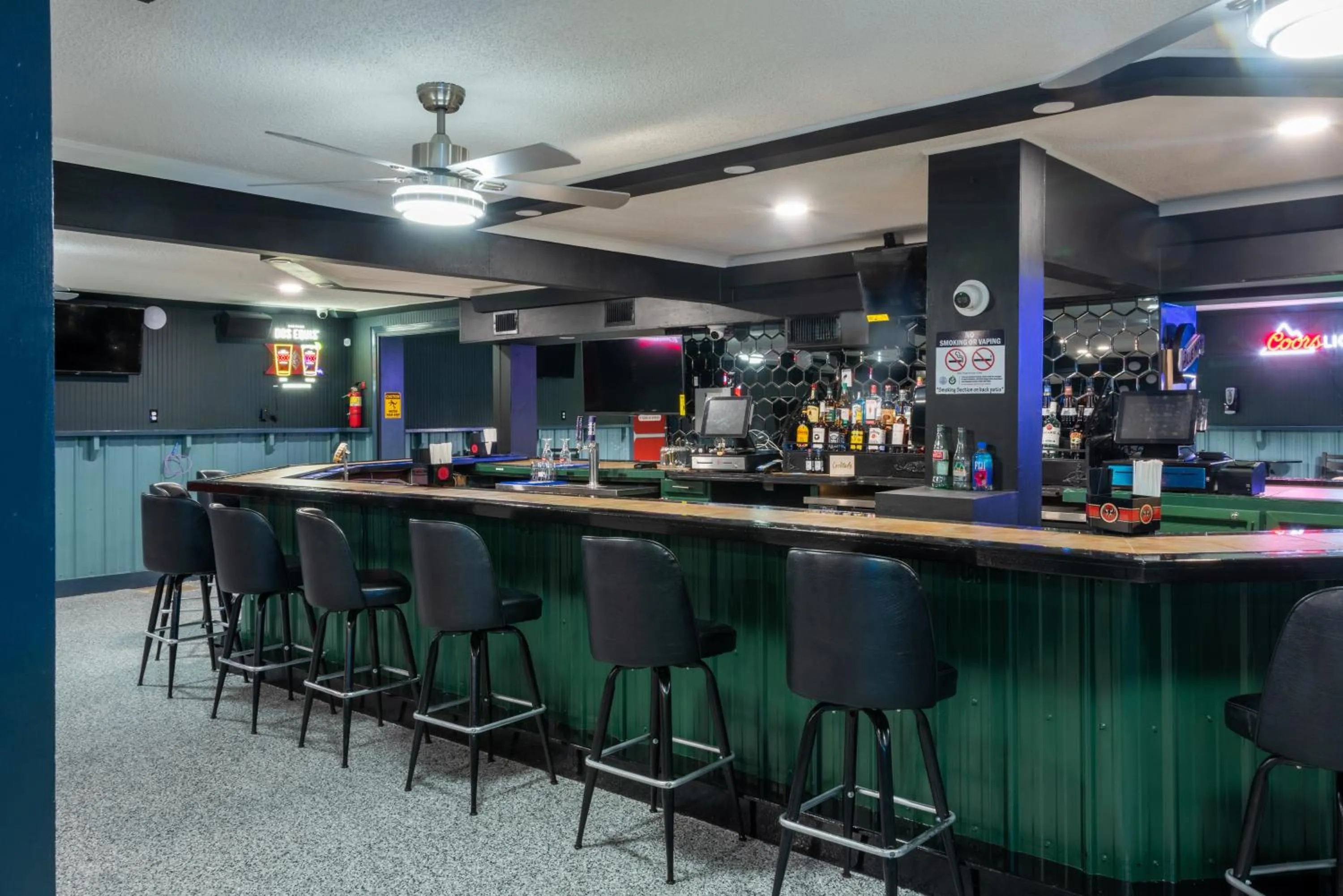 Nightclub / DJ in Budget Inn & Suites Baton Rouge