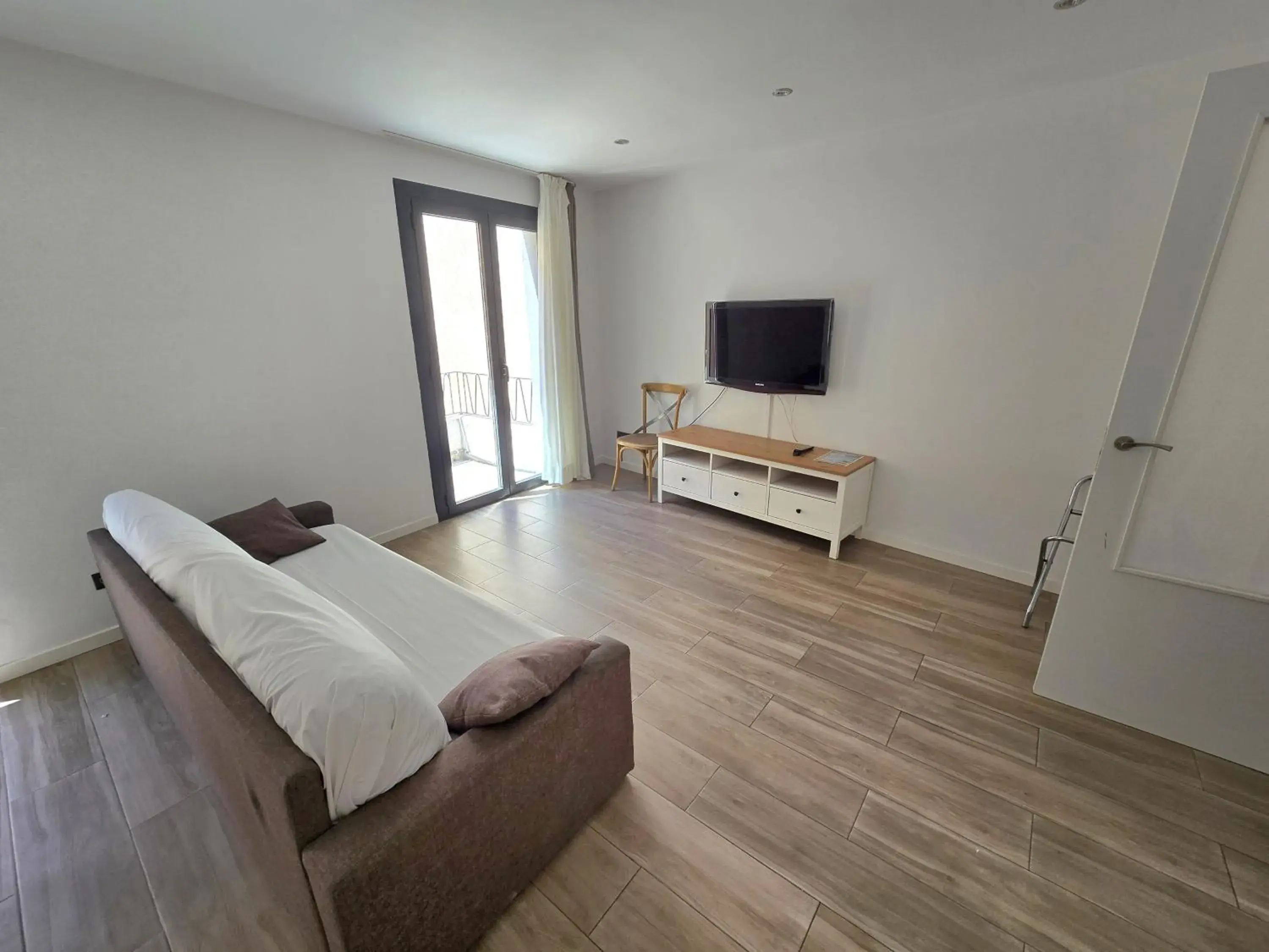 Dining area, Bed in SM Apartments Station Dining area, Bed in SM Apartments Station