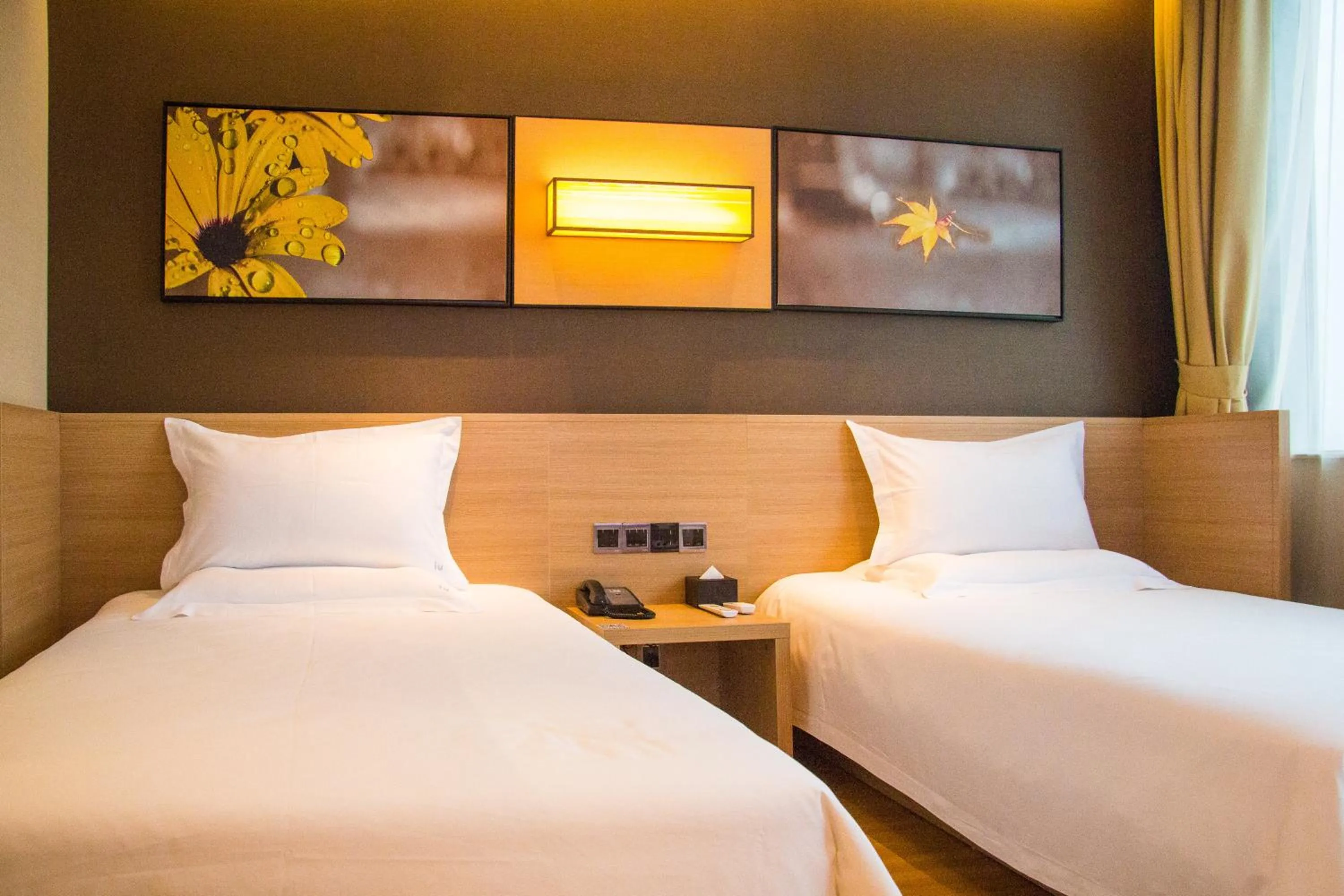 IU Hotel Zhongshan Dongfeng