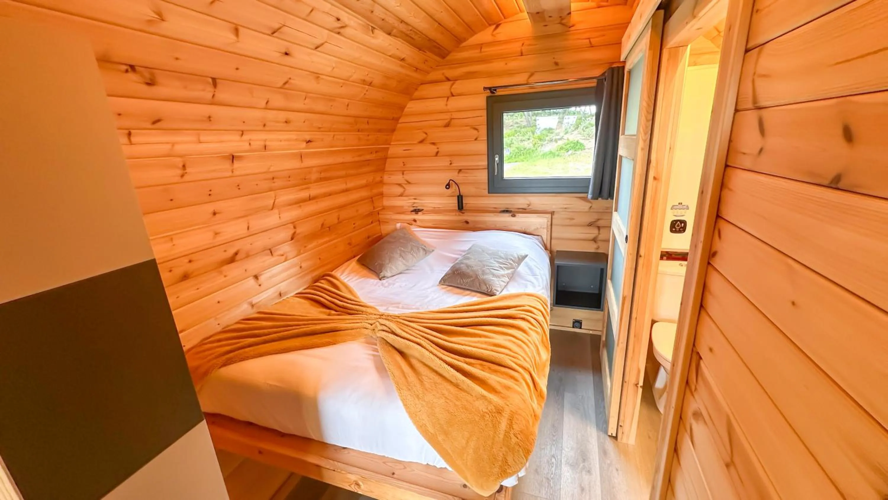 Bed in Hotel Les Rocailles