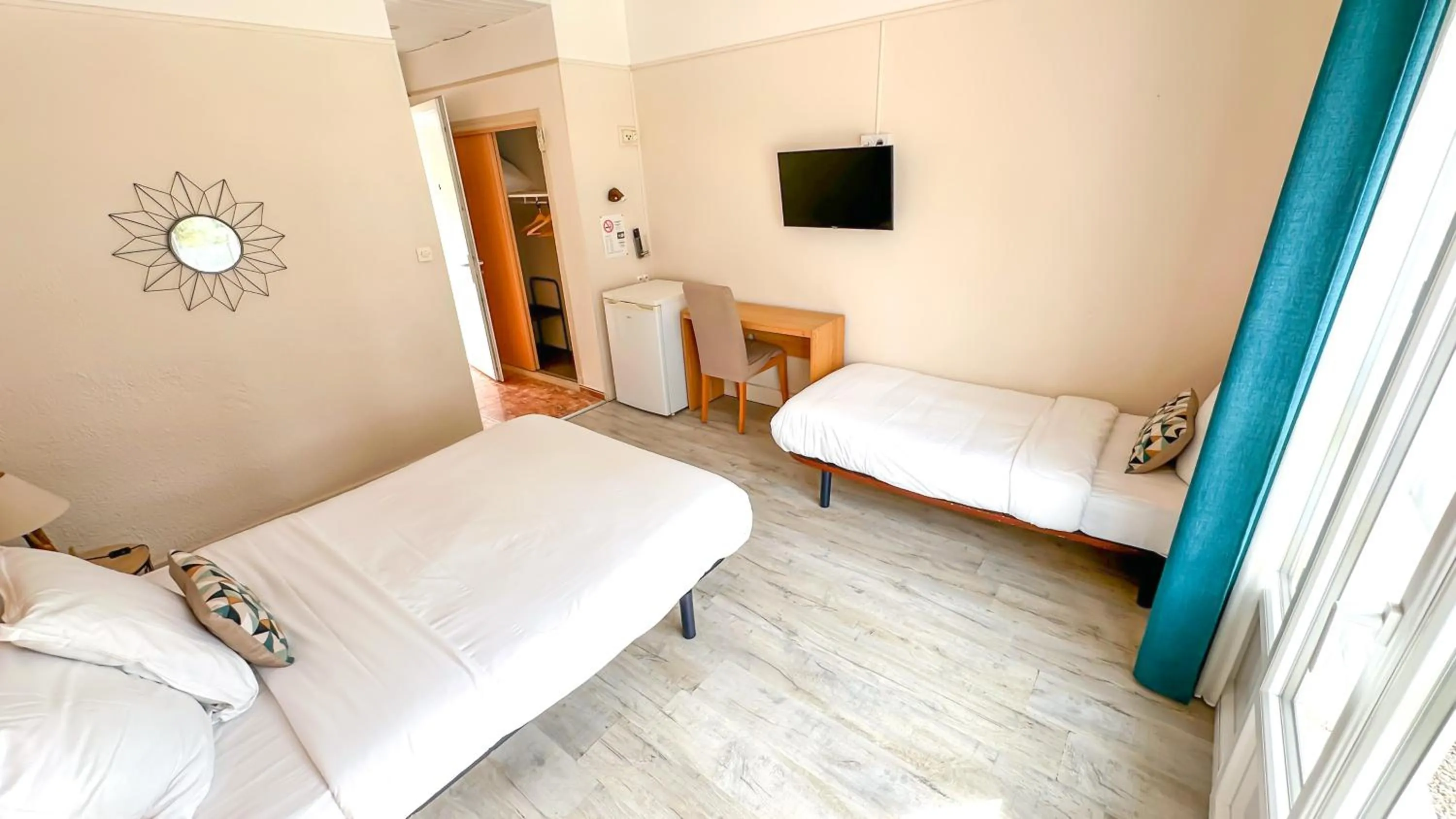 Bed in Hotel Les Rocailles