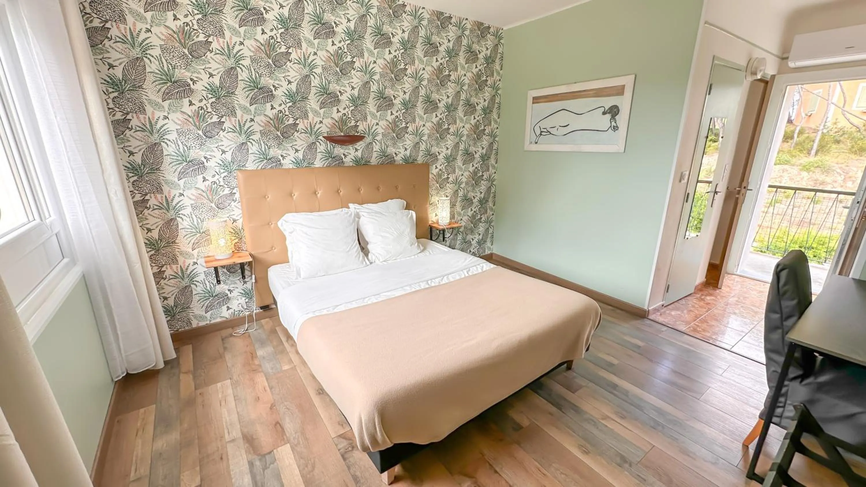 Bed in Hotel Les Rocailles