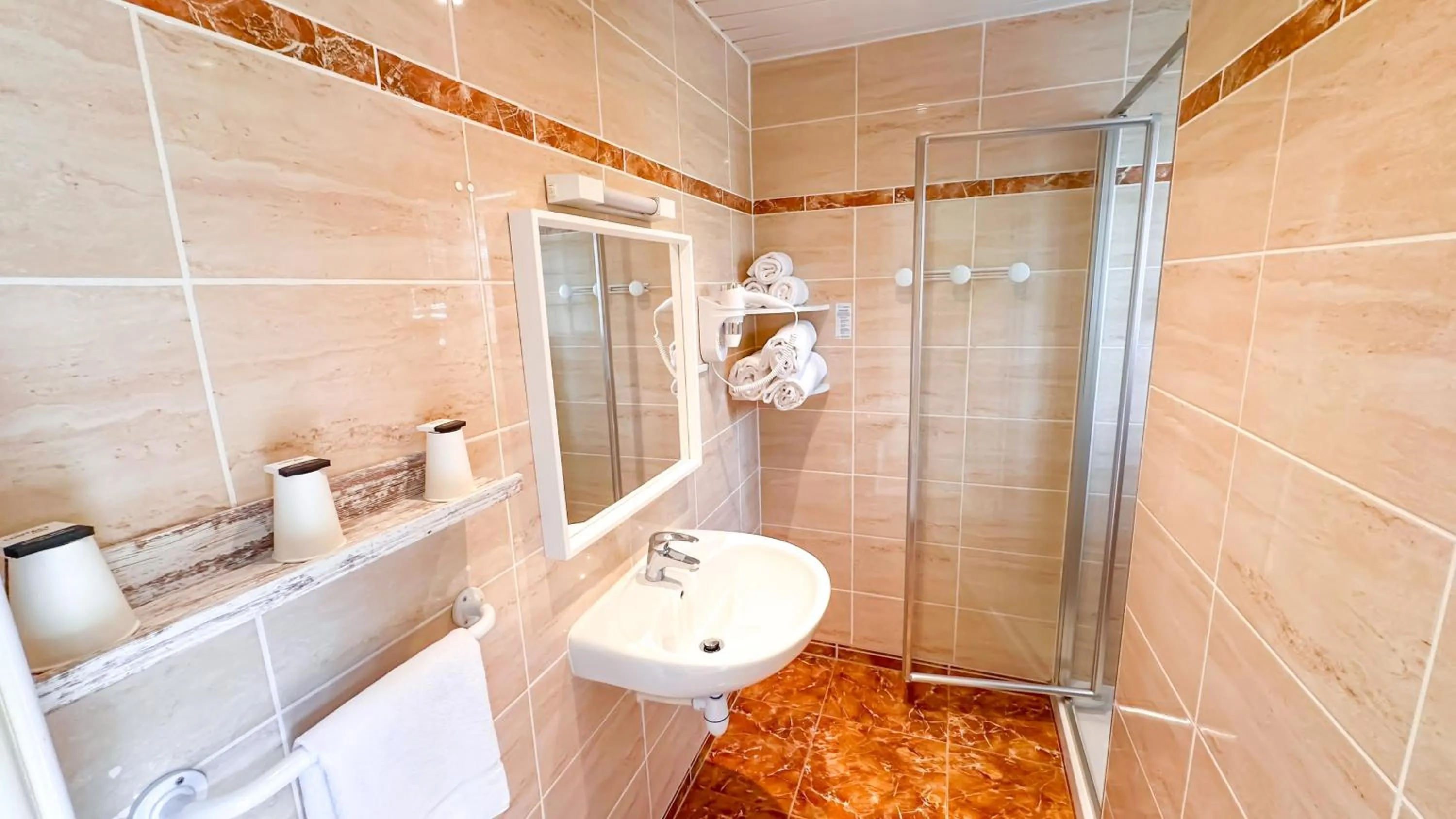 Shower in Hotel Les Rocailles
