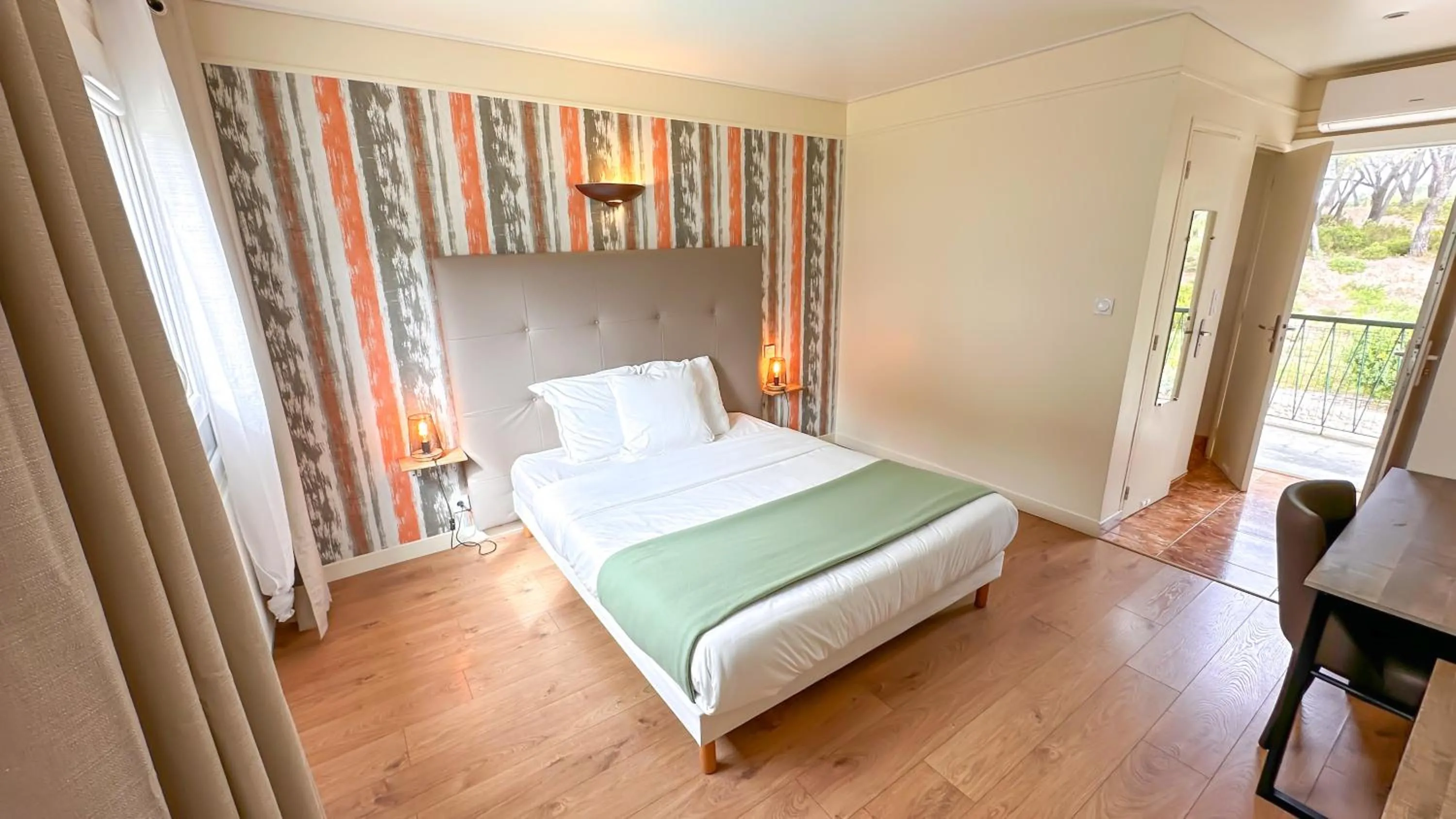 Bed in Hotel Les Rocailles