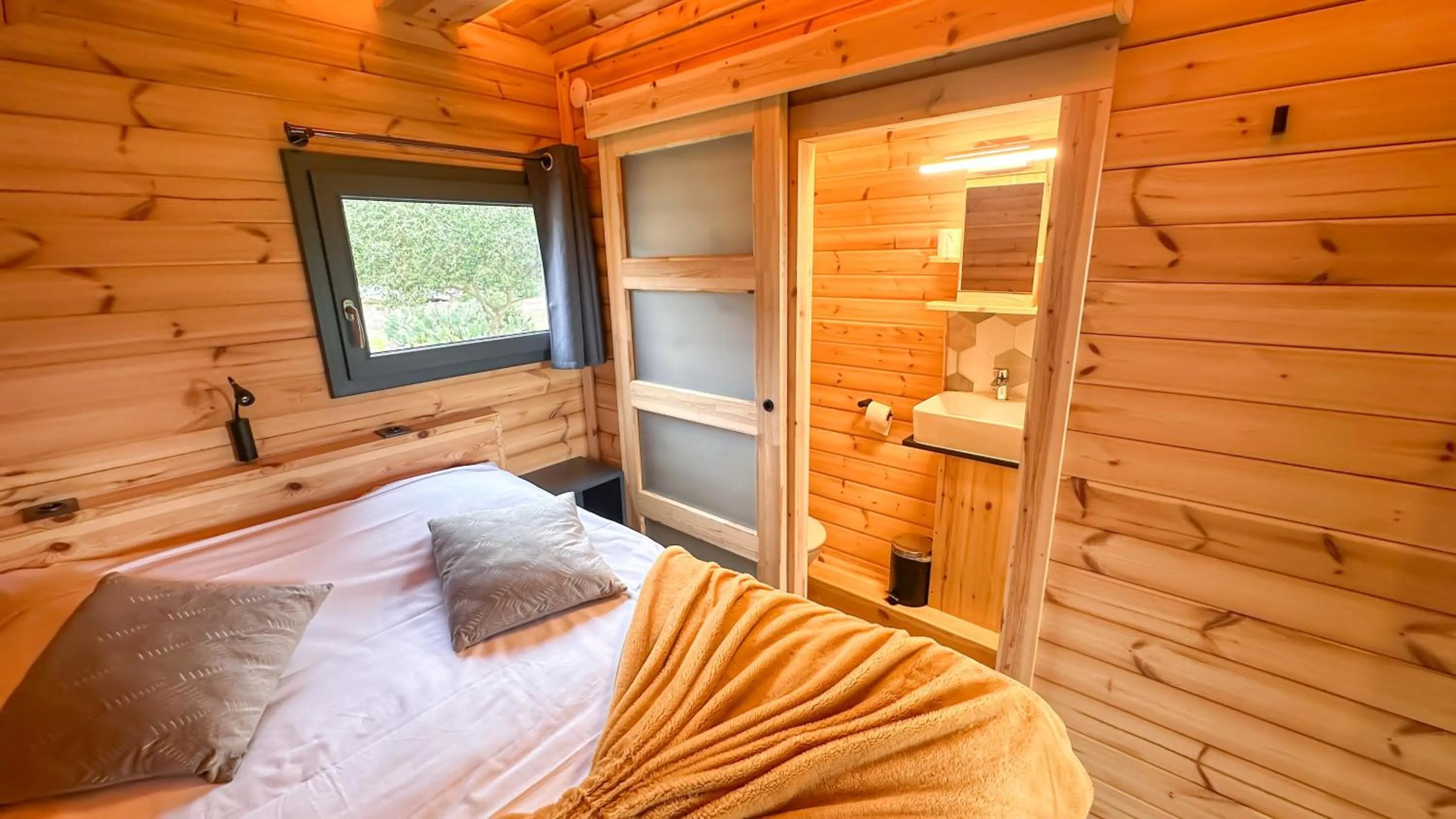 Natural landscape, Bed in Hotel Les Rocailles