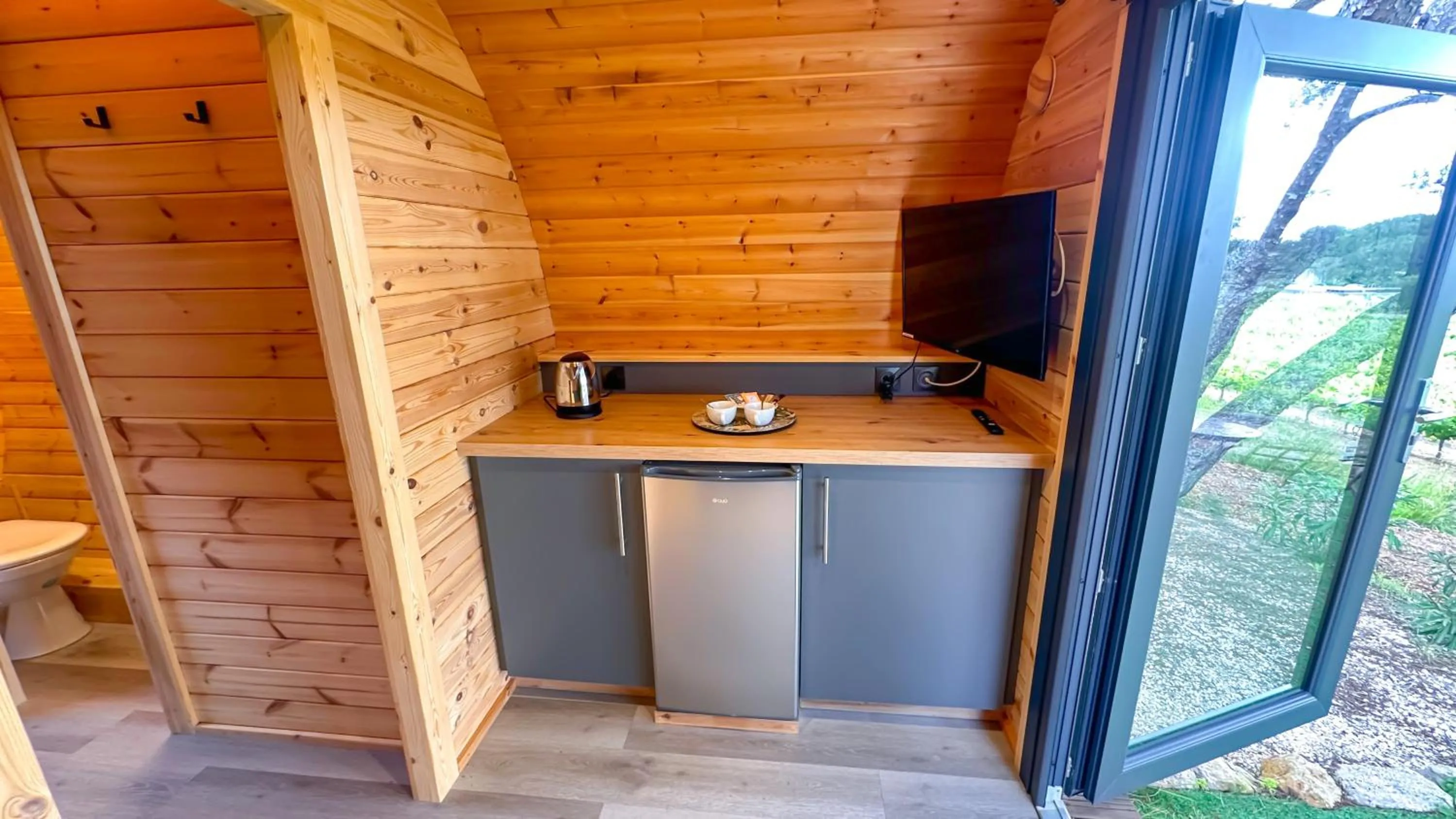 TV and multimedia in Hotel Les Rocailles