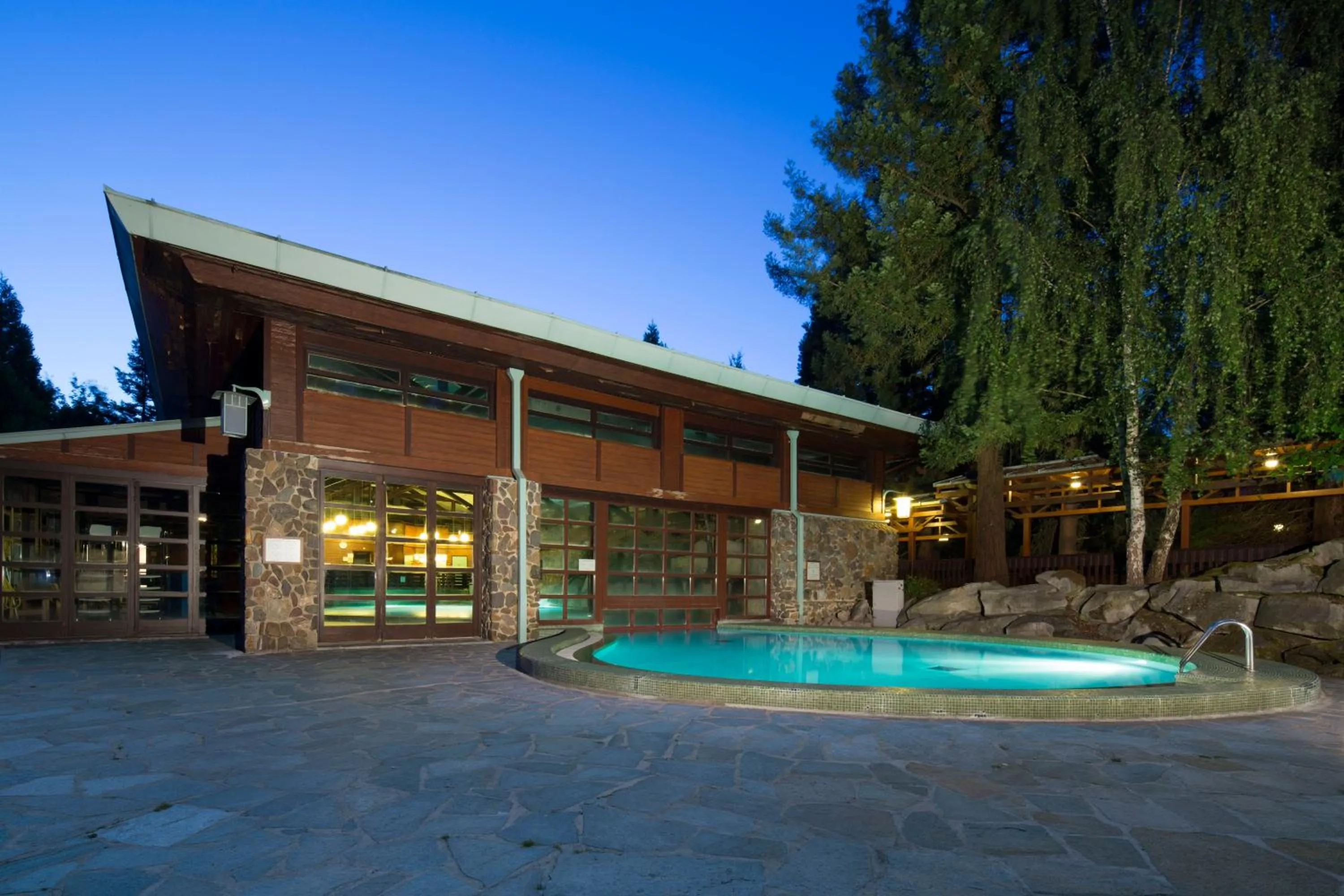 Swimming pool in Disney Sequoia Lodge