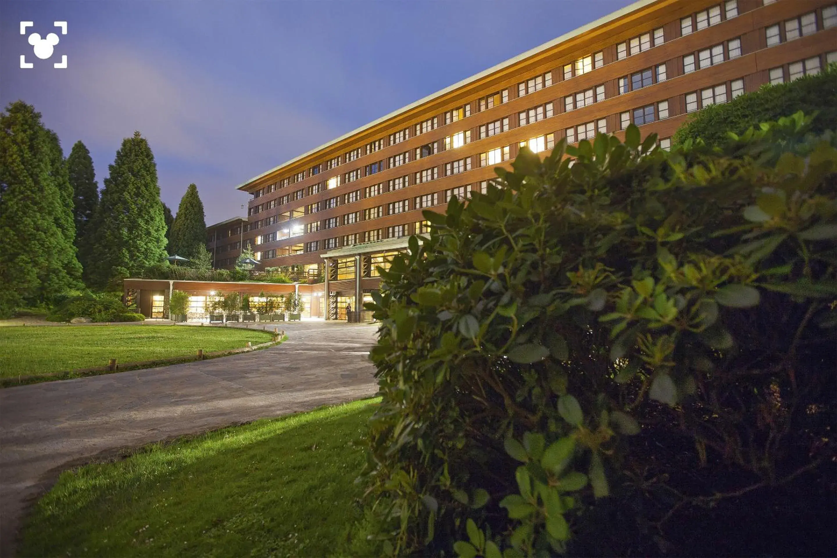 Facade/entrance in Disney Sequoia Lodge Facade/entrance in Disney Sequoia Lodge