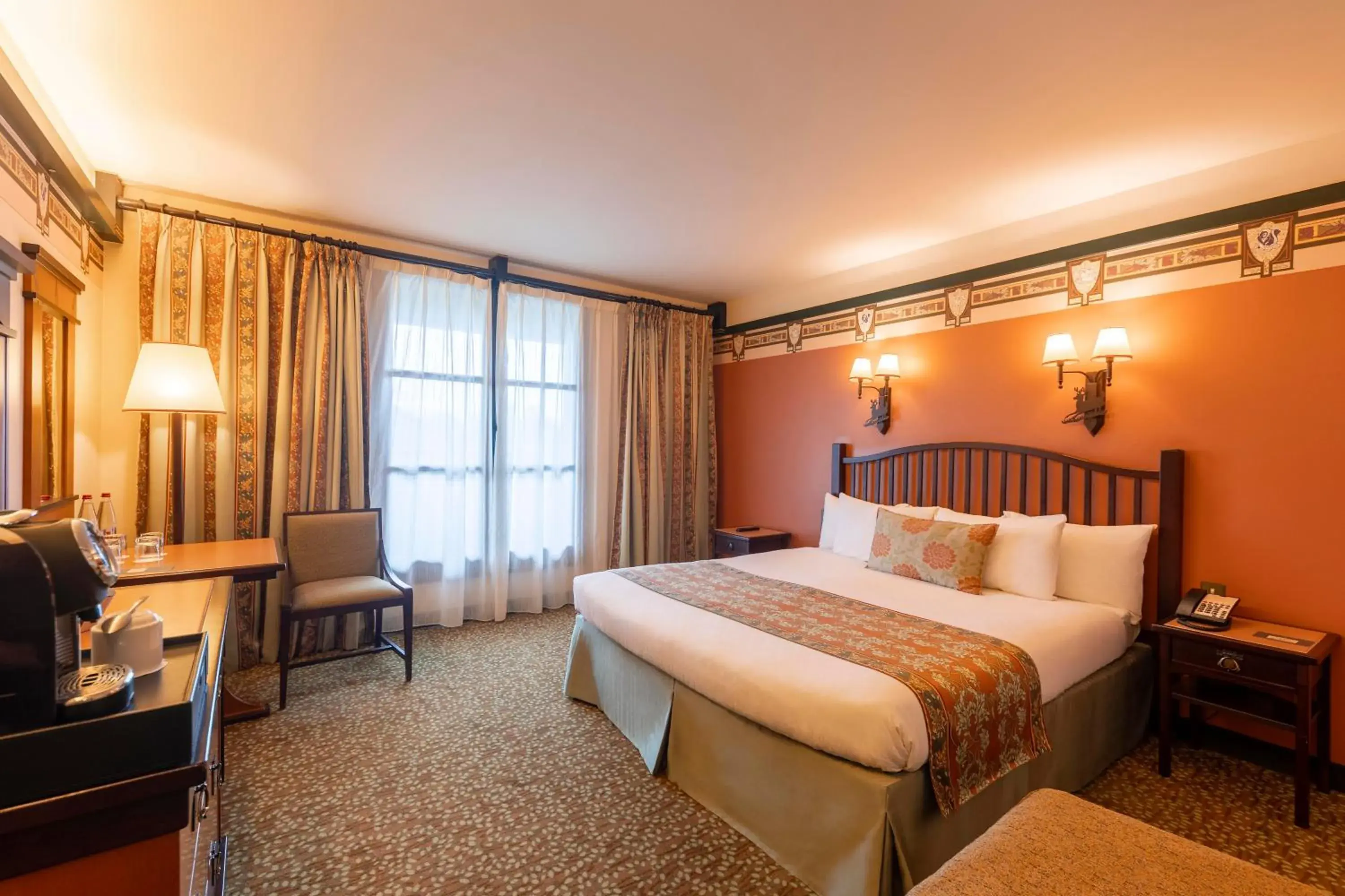 Bedroom, Bed in Disney Sequoia Lodge Bedroom, Bed in Disney Sequoia Lodge