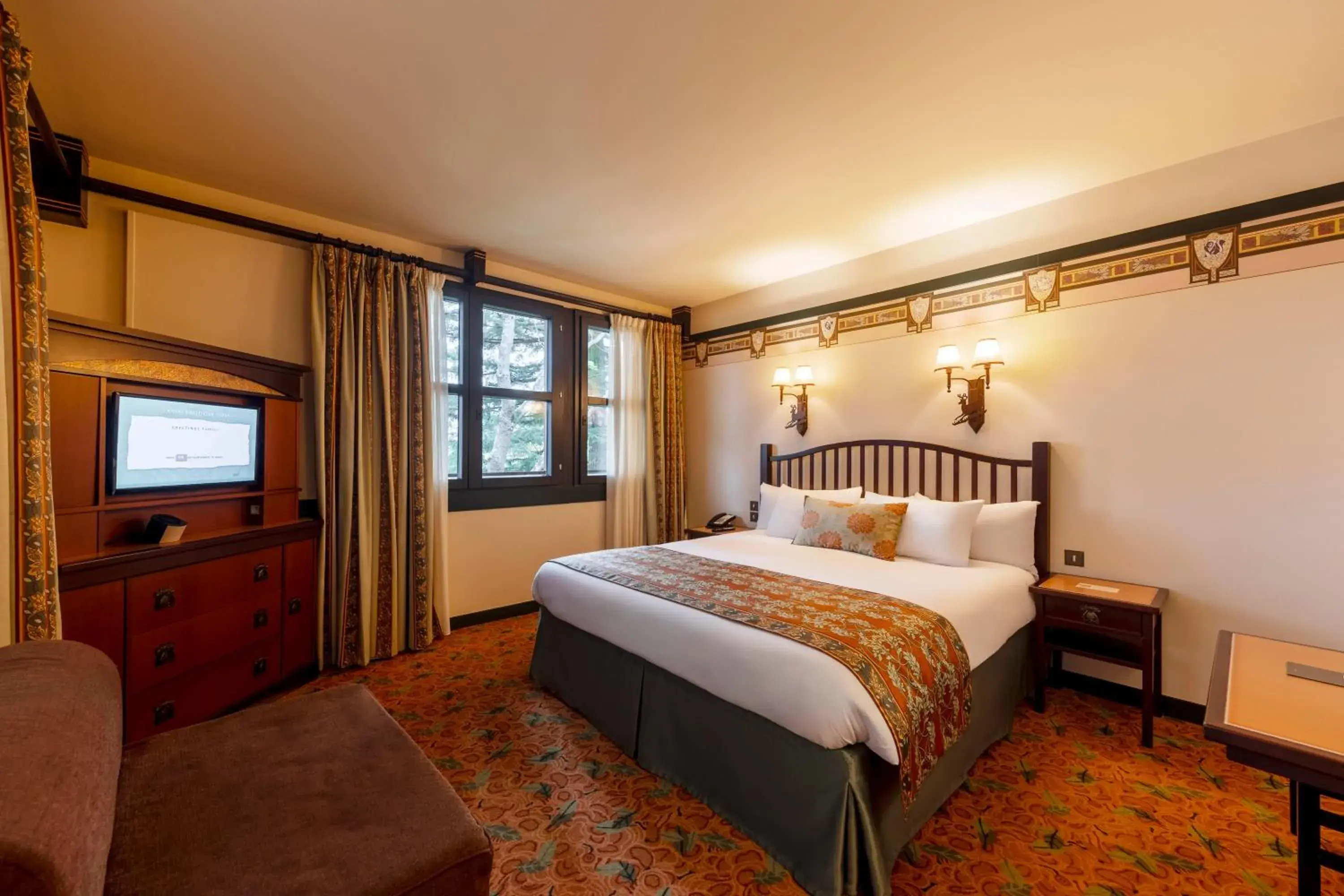 Bedroom, Bed in Disney Sequoia Lodge Bedroom, Bed in Disney Sequoia Lodge