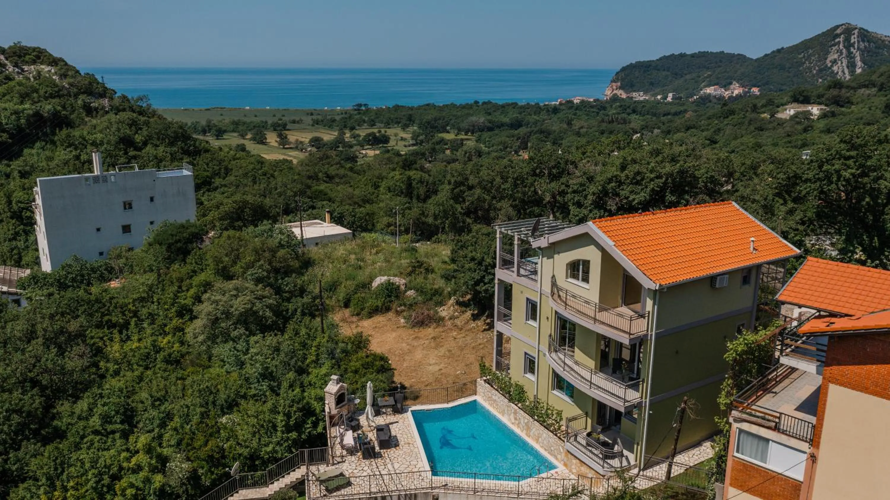 Property building in Villa Montenegrina