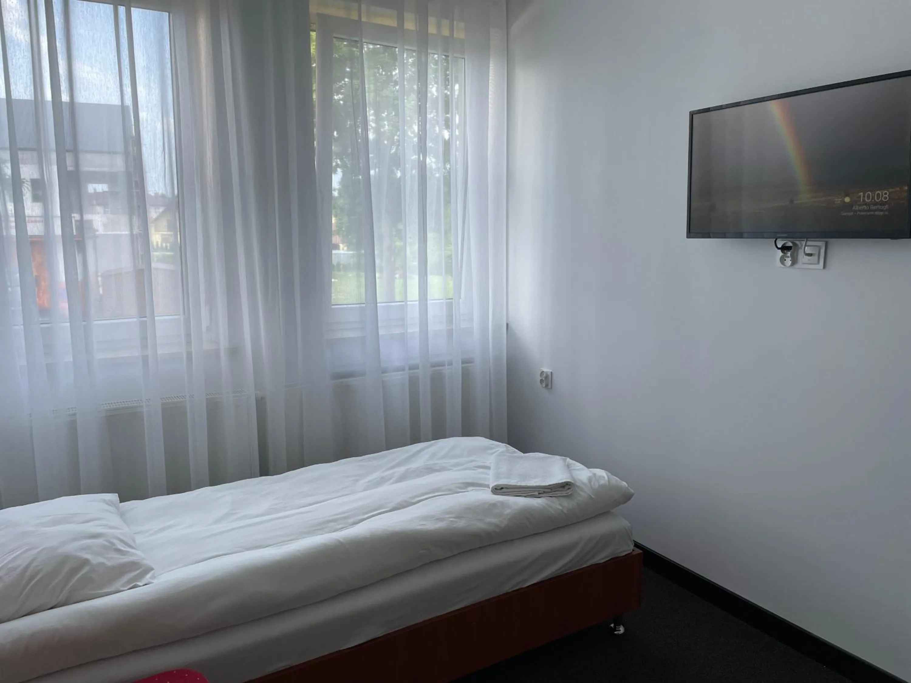 Communal lounge/ TV room, Bed in Zakarczmie Stokrotka